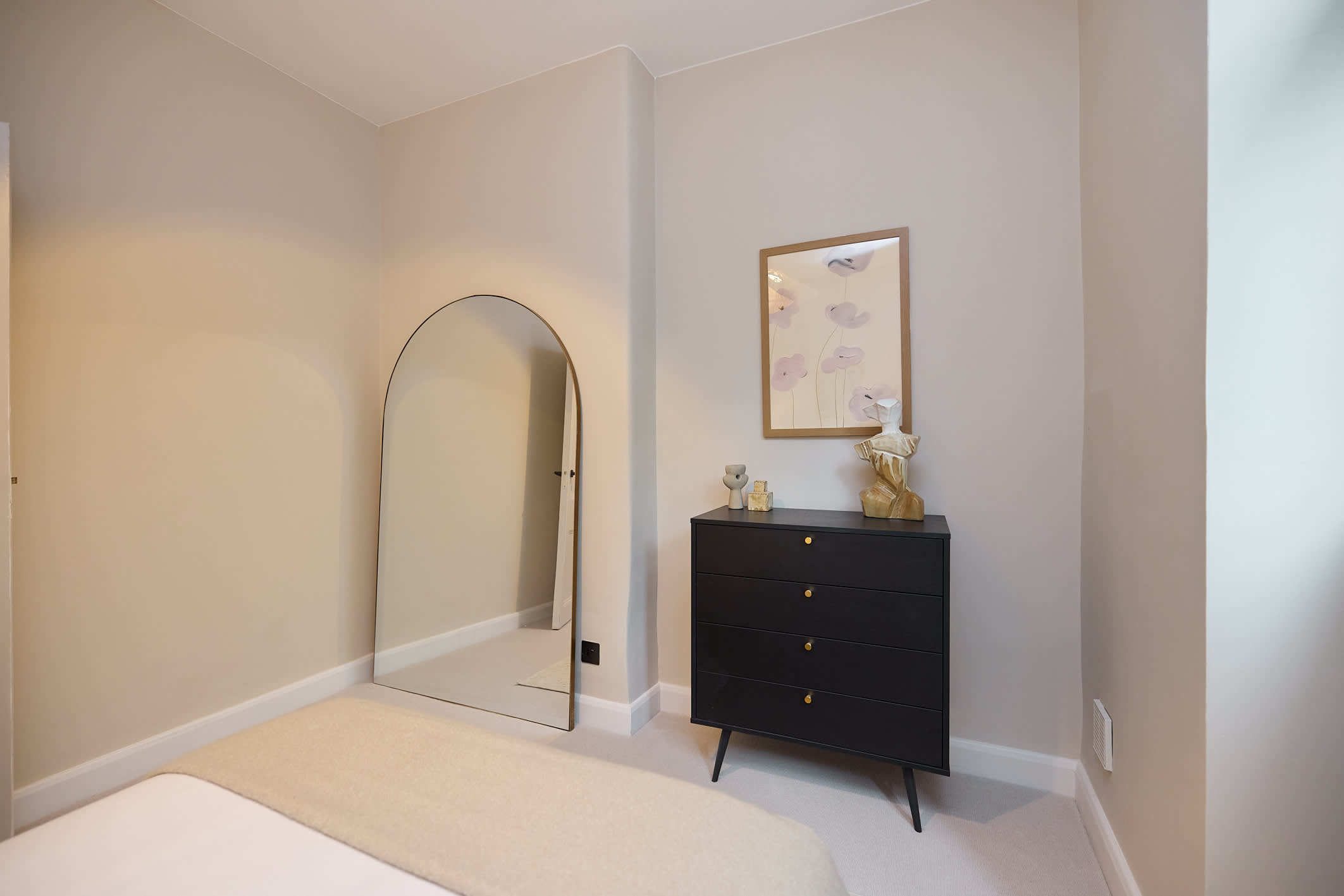 View The Brick & Timber Flat by Abbey Road in Marlborough Place 69 NW8 0PT The Brick & Timber Flat by Abbey Road in Marlborough Place 69 NW8 0PT - Property image 20 - VivreStays