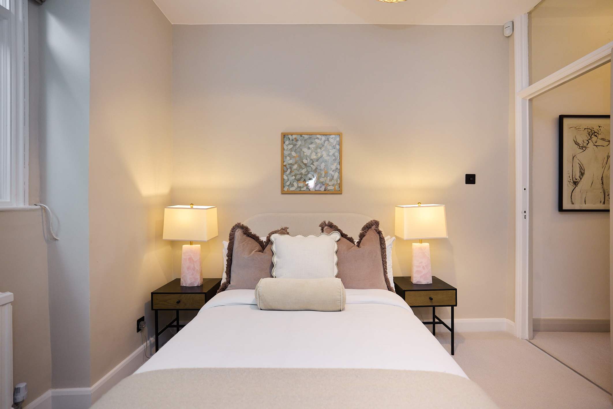 View The Brick & Timber Flat by Abbey Road in Marlborough Place 69 NW8 0PT The Brick & Timber Flat by Abbey Road in Marlborough Place 69 NW8 0PT - Property image 18 - VivreStays