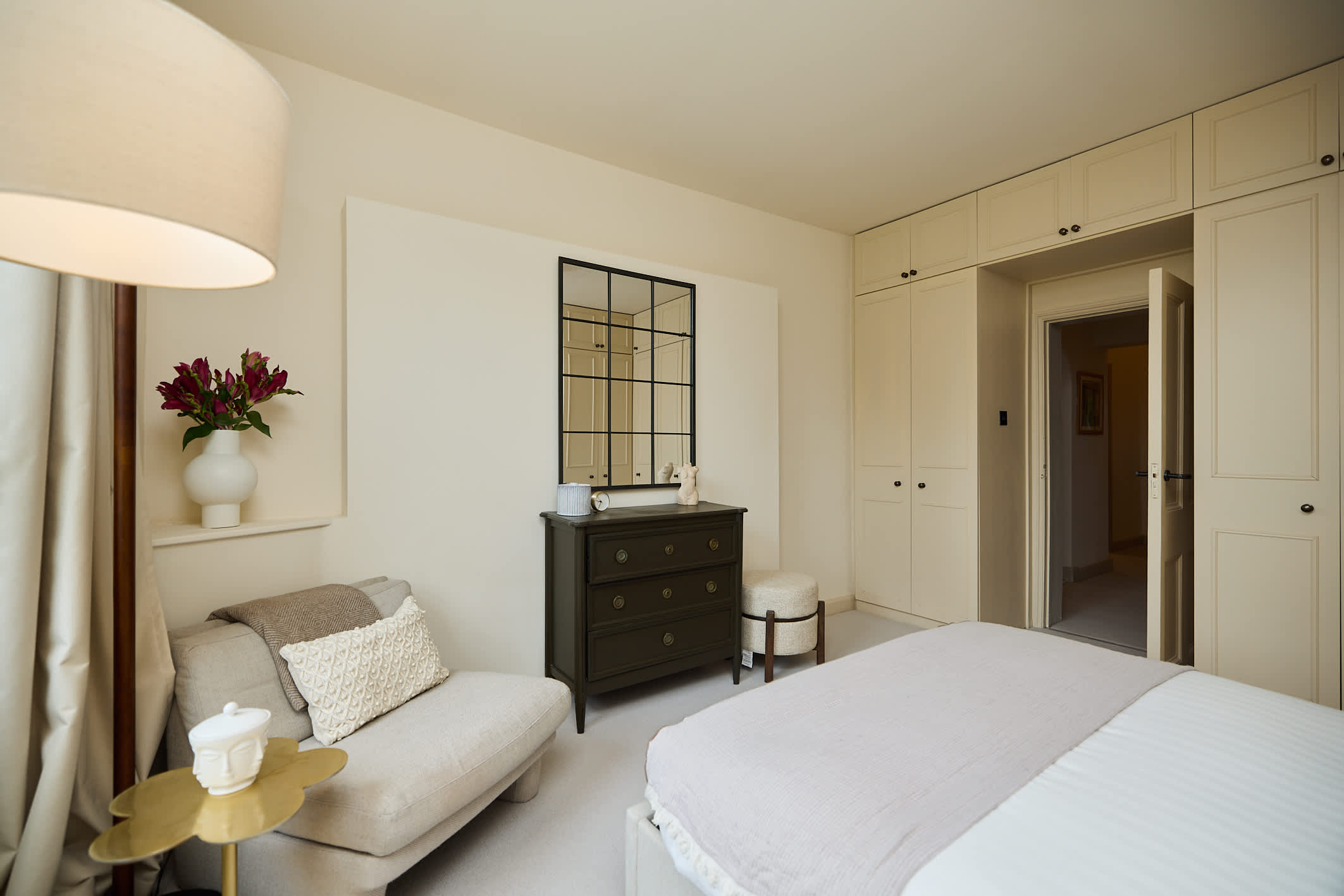 View The Brick & Timber Flat by Abbey Road in Marlborough Place 69 NW8 0PT The Brick & Timber Flat by Abbey Road in Marlborough Place 69 NW8 0PT - Property image 17 - VivreStays