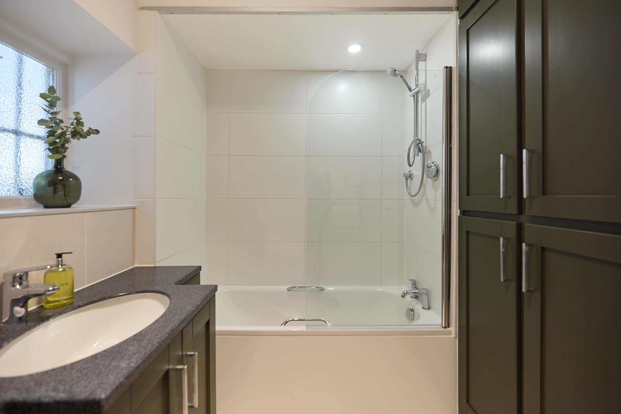 View The Brick & Timber Flat by Abbey Road in Marlborough Place 69 NW8 0PT The Brick & Timber Flat by Abbey Road in Marlborough Place 69 NW8 0PT - Property image 26 - VivreStays