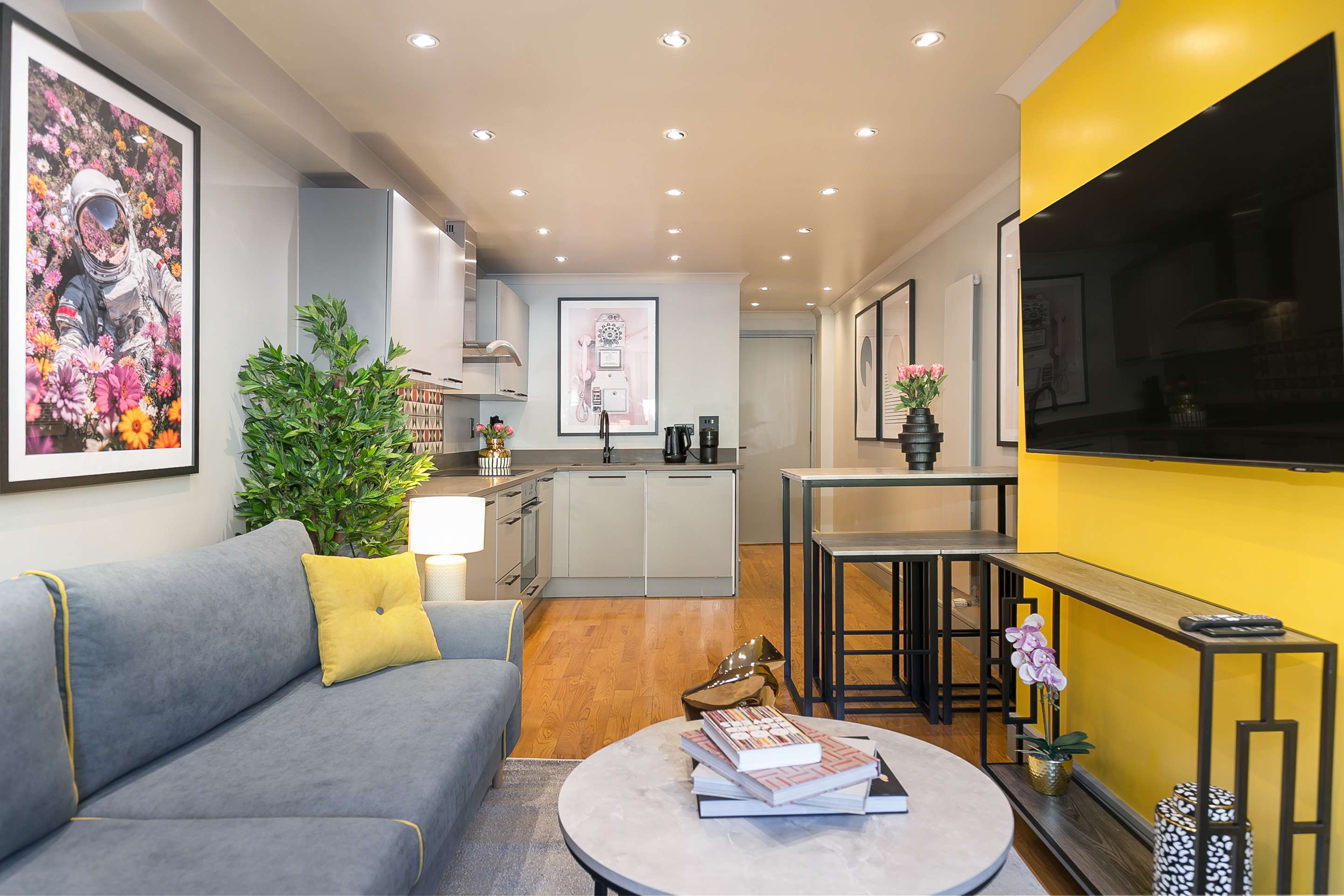 Luxury 1-Bed Near Covent Garden · Sleeps 4 · Lift in Bloomsbury Square, 6 WC1A - Property image 9 - VivreStays