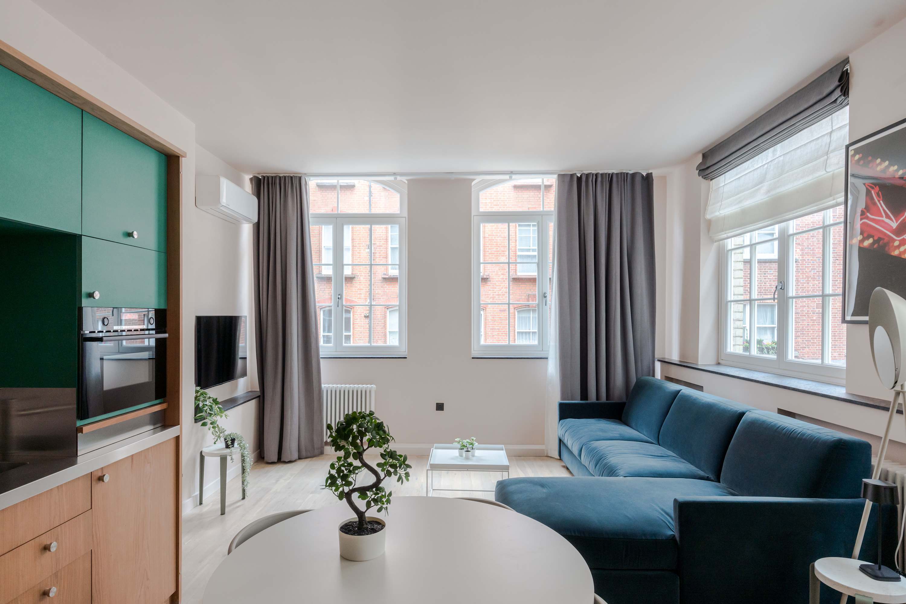 Chic 1BR Soho Flat | AC | Brewer St | Sleeps 4 serviced apartment - UK - VivreStays