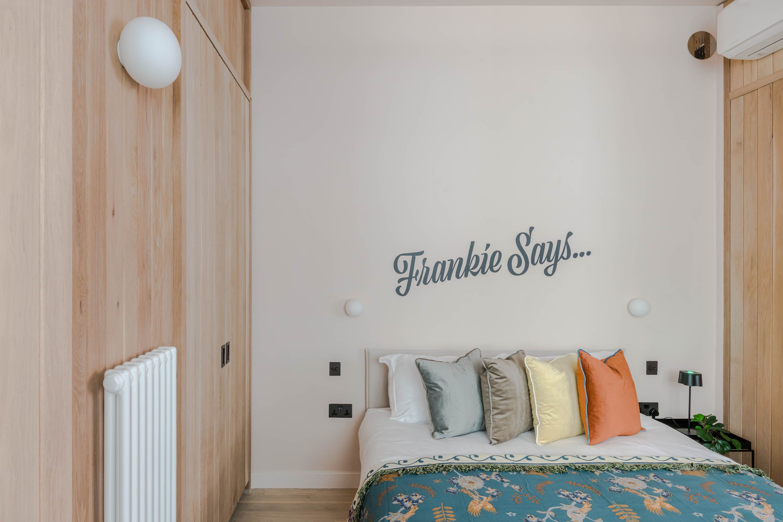 Chic 1BR Soho Flat | AC | Brewer St | Sleeps 4 in Brewer Street 18, A W1F 0SG - Property image 5 - VivreStays
