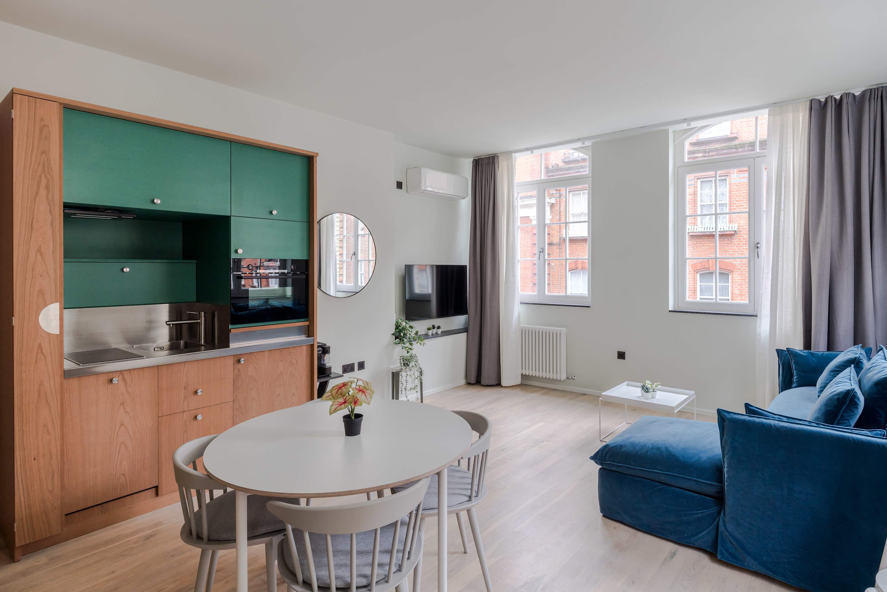 Designer 1BR Soho Apt | AC | Heart of West End serviced apartment - UK - VivreStays