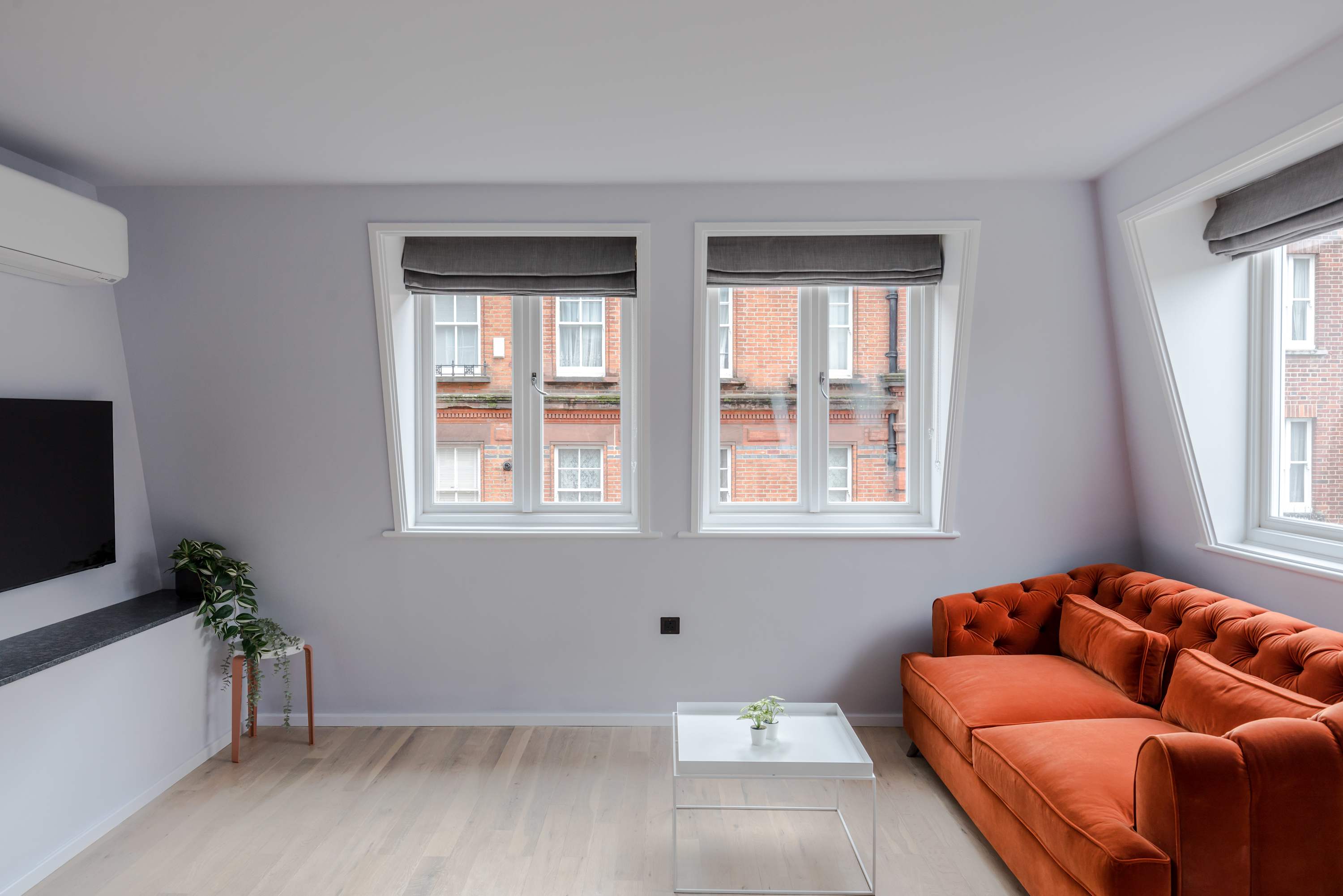 Top-Floor Soho Flat | AC | Sleeps 4 | Central Ldn serviced apartment - UK - VivreStays