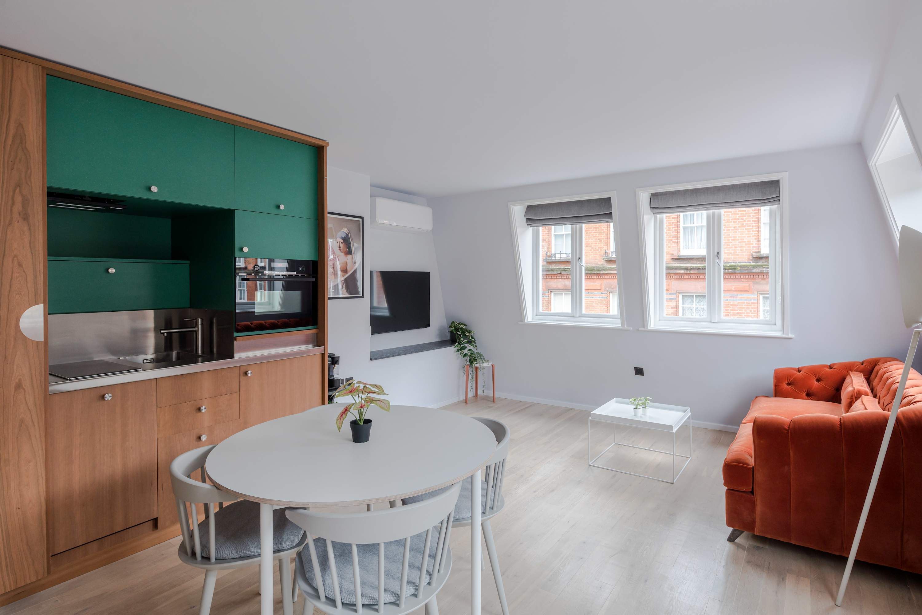 Top-Floor Soho Flat | AC | Sleeps 4 | Central Ldn in 18 Brewer Street, C W1F 0SG - Property image 10 - VivreStays