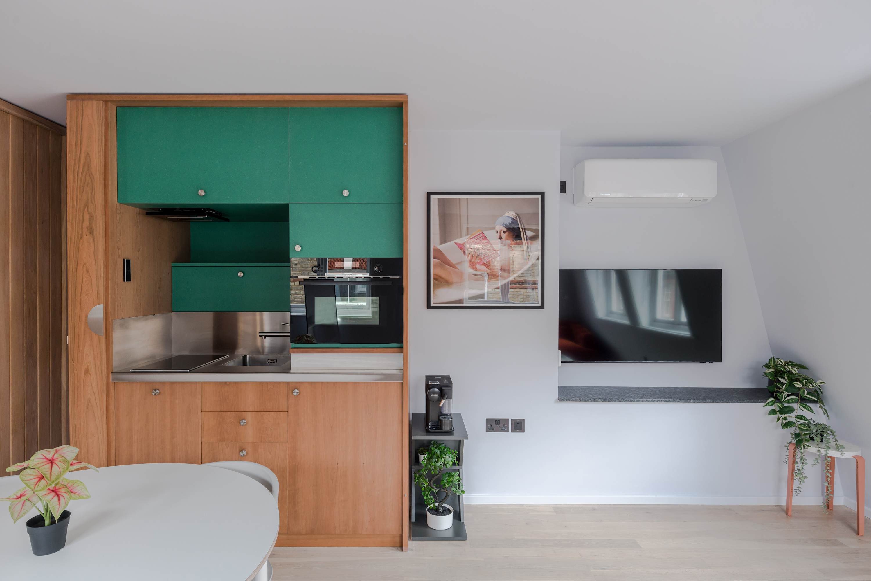 Top-Floor Soho Flat | AC | Sleeps 4 | Central Ldn in 18 Brewer Street, C W1F 0SG - Property image 17 - VivreStays