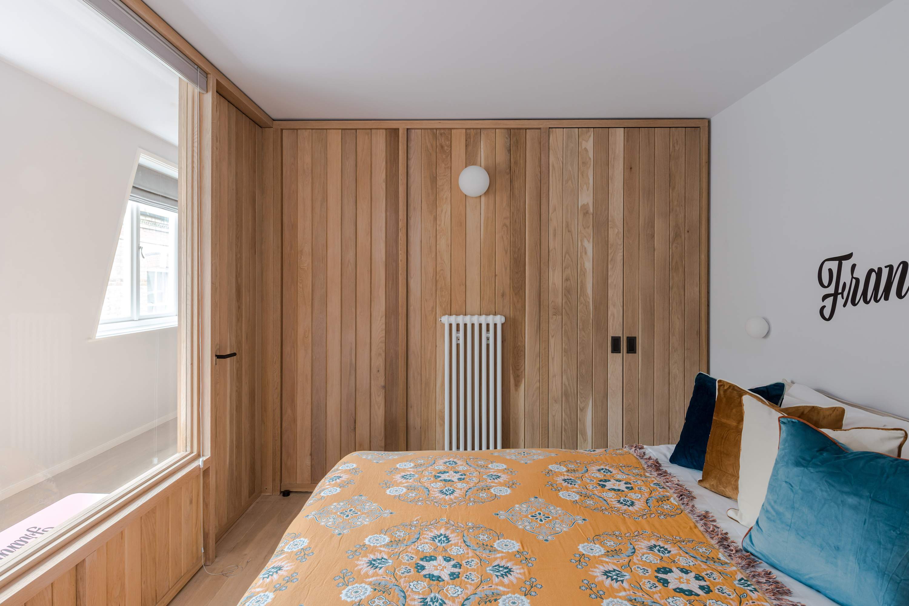 Top-Floor Soho Flat | AC | Sleeps 4 | Central Ldn in 18 Brewer Street, C W1F 0SG - Property image 19 - VivreStays