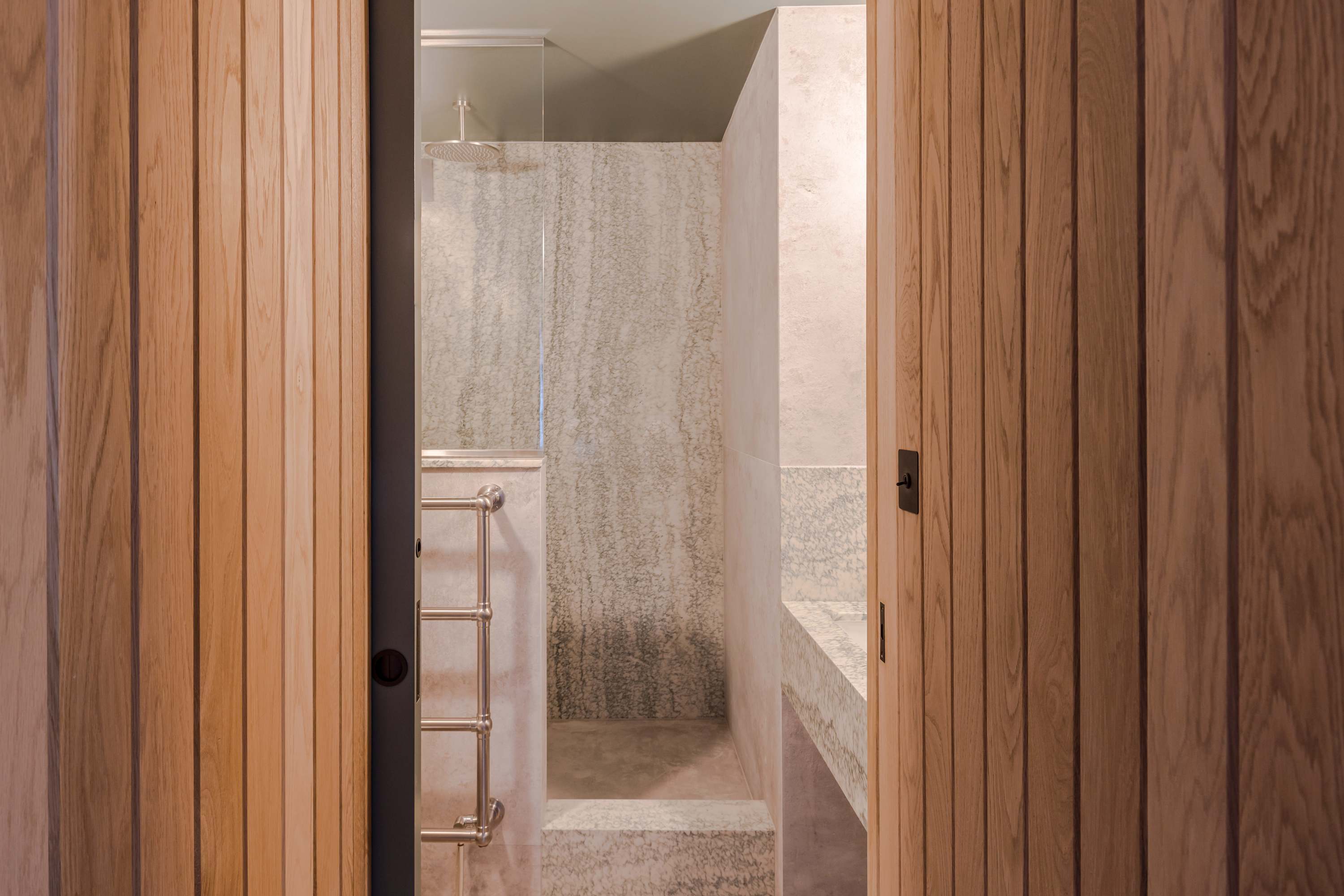Top-Floor Soho Flat | AC | Sleeps 4 | Central Ldn in 18 Brewer Street, C W1F 0SG - Property image 21 - VivreStays