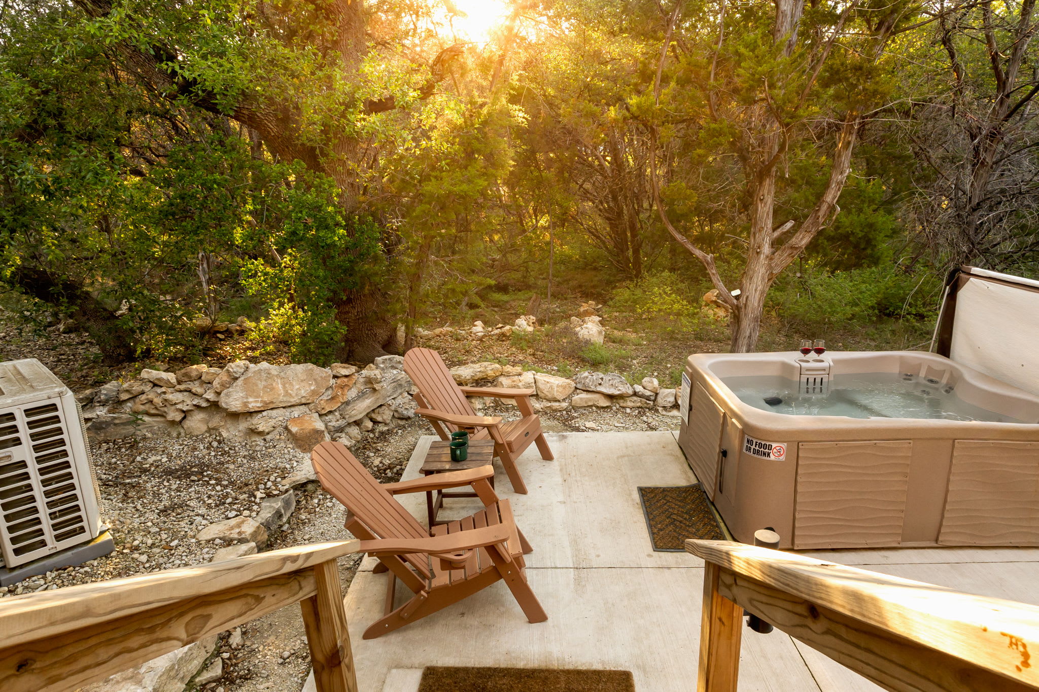 Private Hot Tub And Luxury Amenities - Serene Glamping Retreat - Canyon Lake, TX