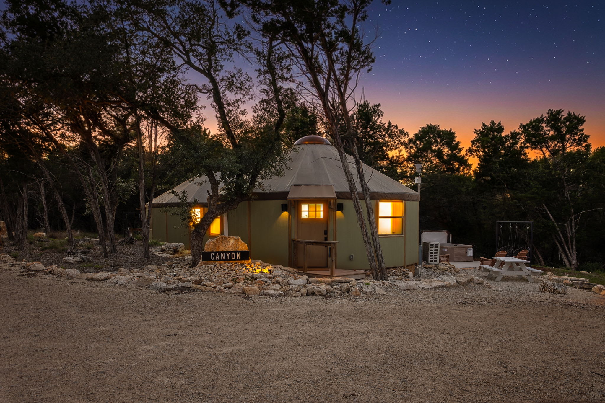 Luxury Yurt Retreat With Private Hot Tub - Inviting And Spacious - Canyon Lake, TX