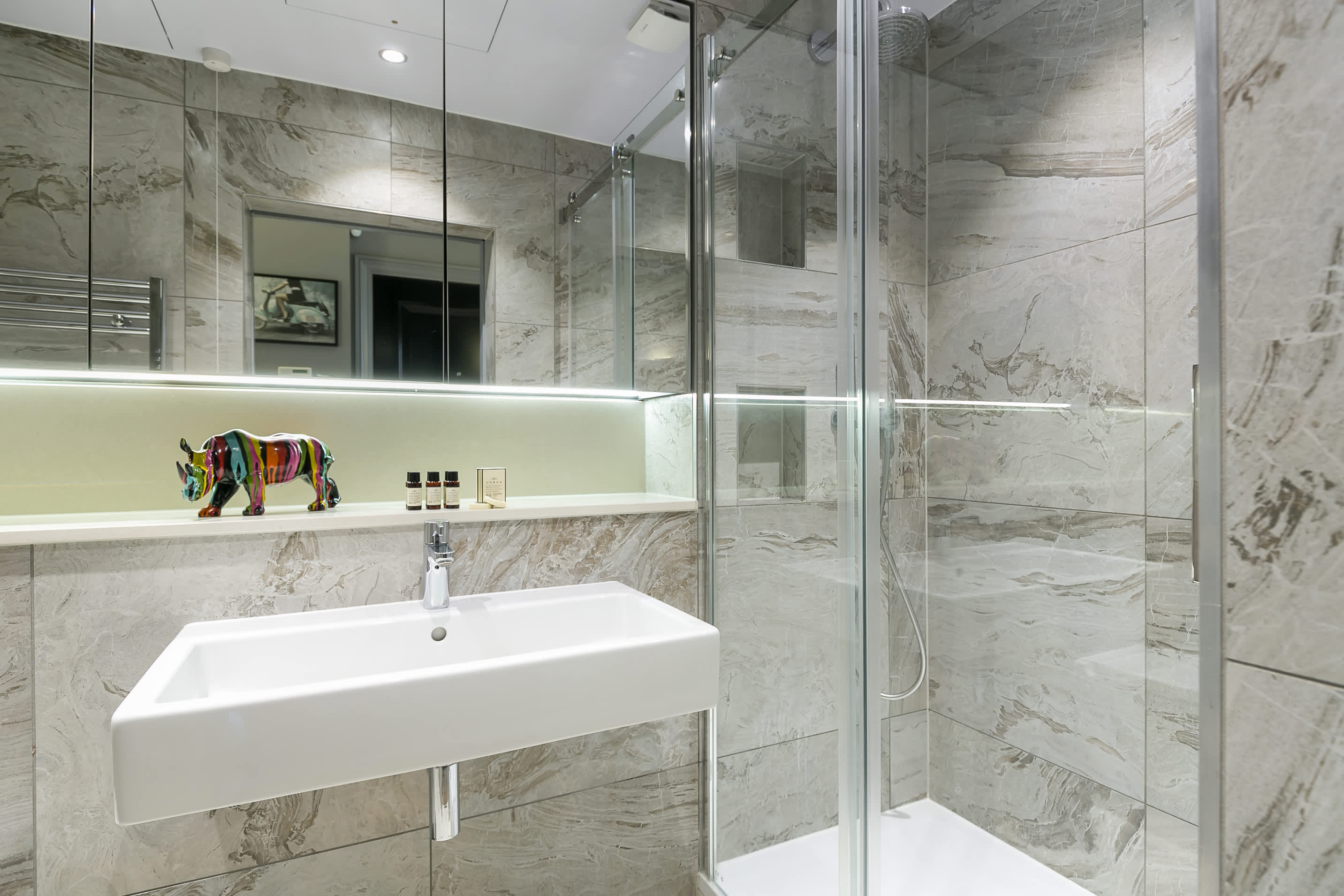 Luxe 1-Bed Covent Garden Apt · AC · Sleeps 4 in Broad Court, 1 WC2B - Property image 17 - VivreStays