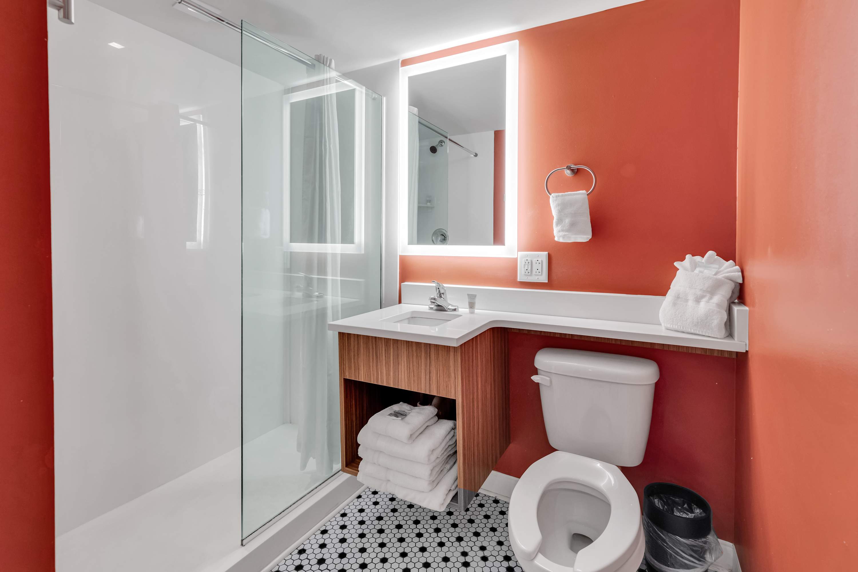 Holiday Shores Queen Suite | Photo 9