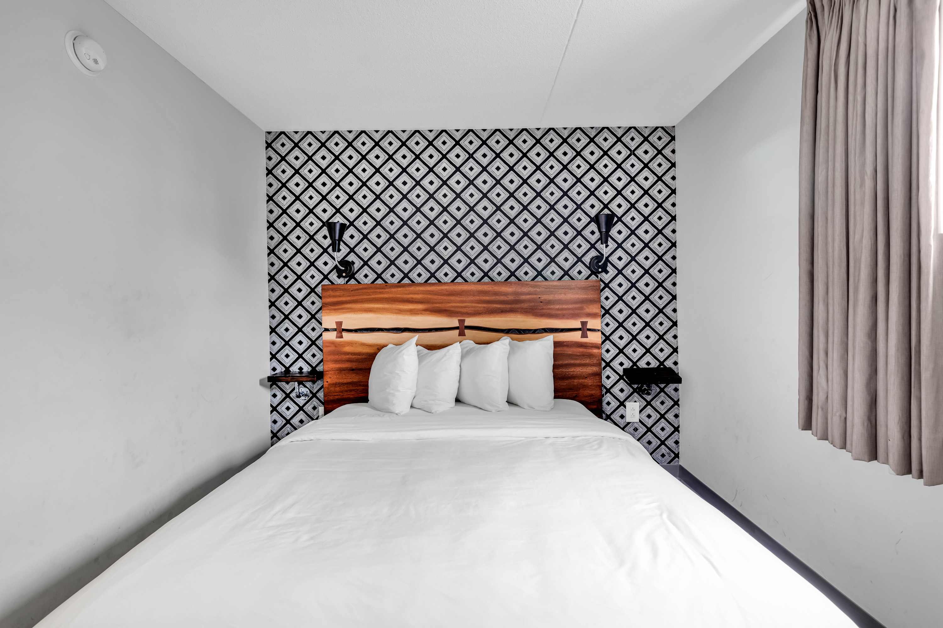 Holiday Shores Queen Suite | Photo 10