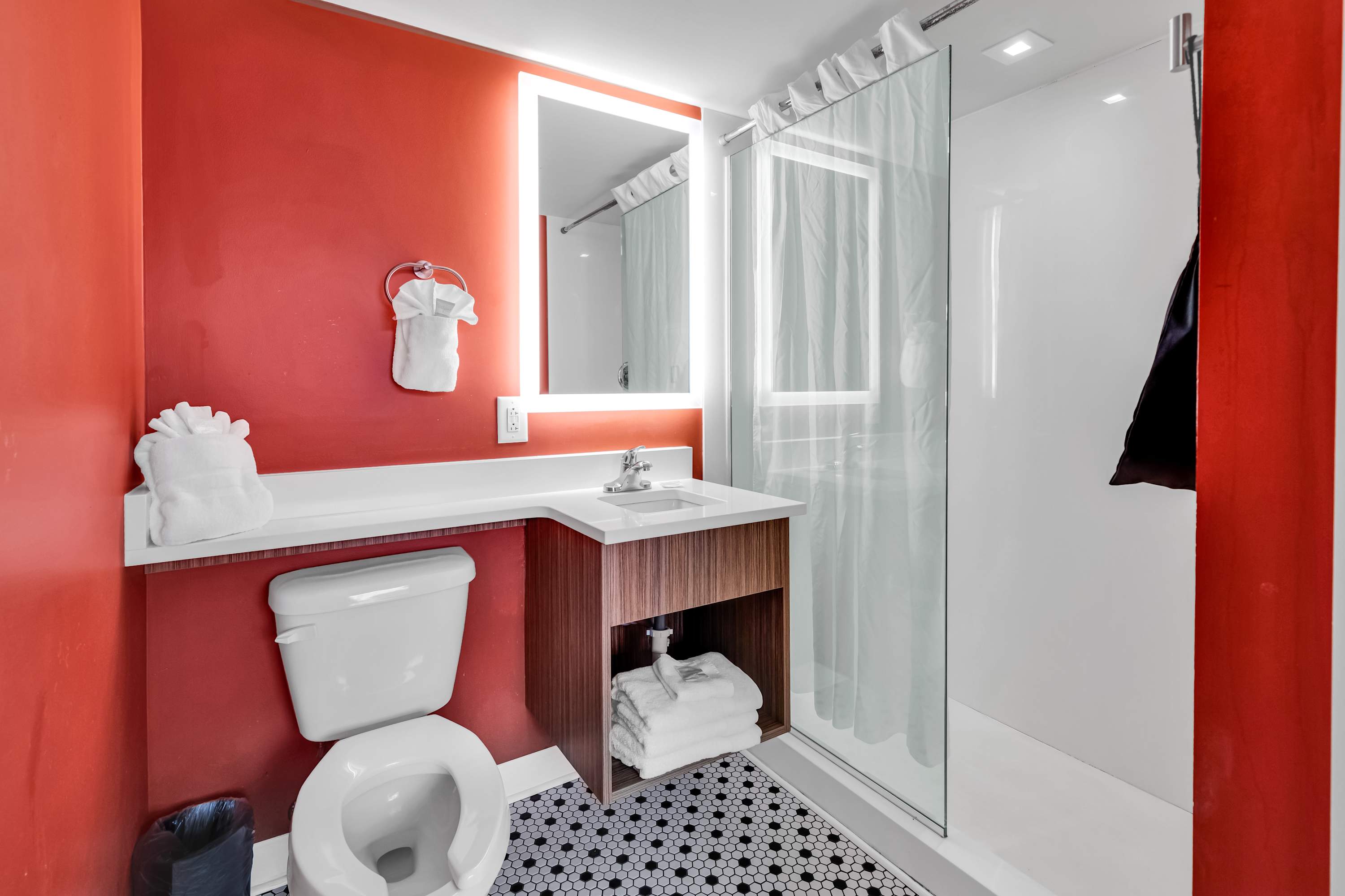 Holiday Shores Queen Suite | Photo 11