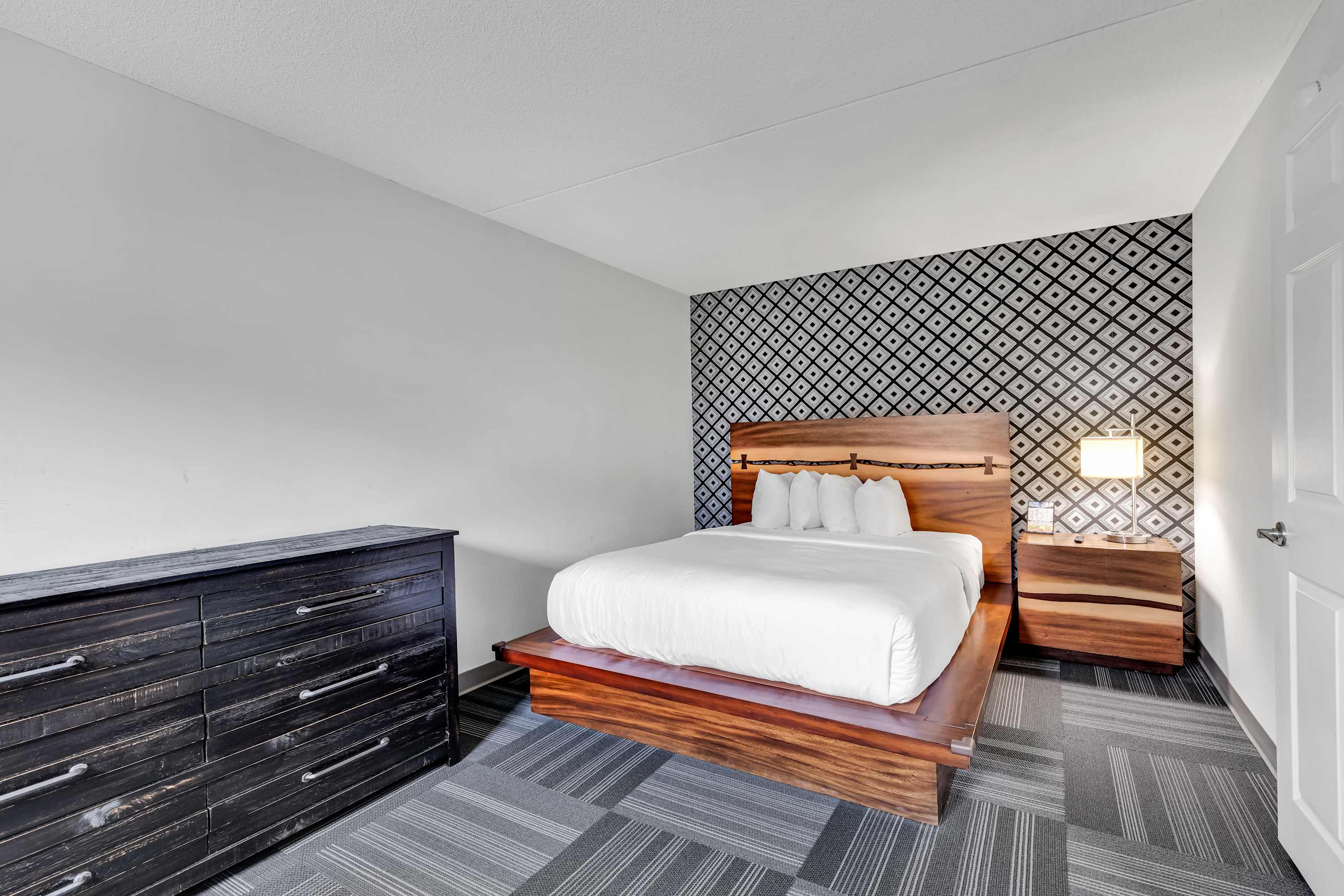 Holiday Shores Queen Suite 110