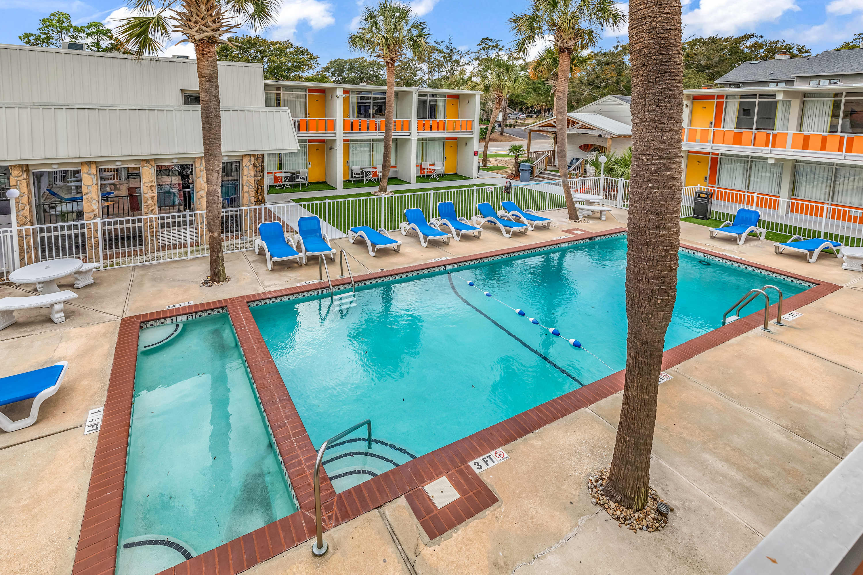 Holiday Shores Queen Suite | Photo 12