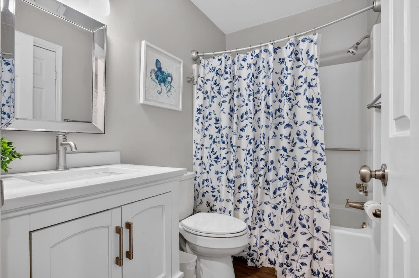 Oceanfront Delight 2BR 2Ba Views Pool N Myrtle | Photo 26