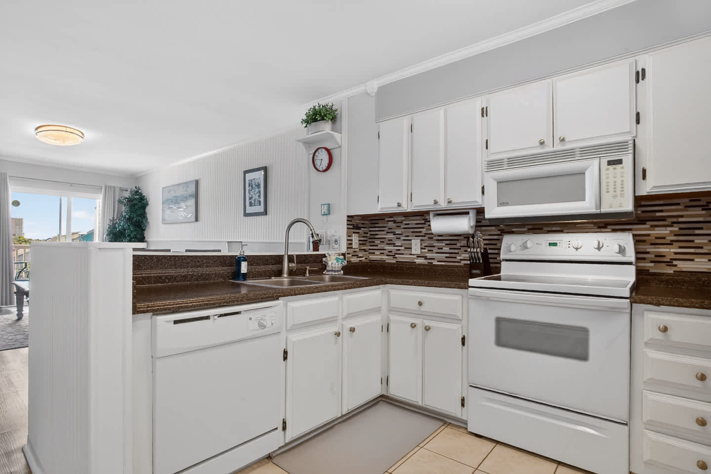 North Myrtle Beach 2BR condo Steps from Beach | Photo 16