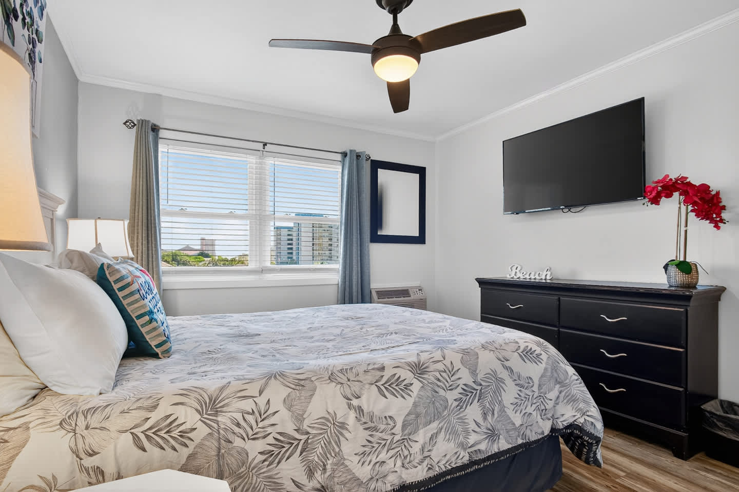 North Myrtle Beach 2BR condo Steps from Beach