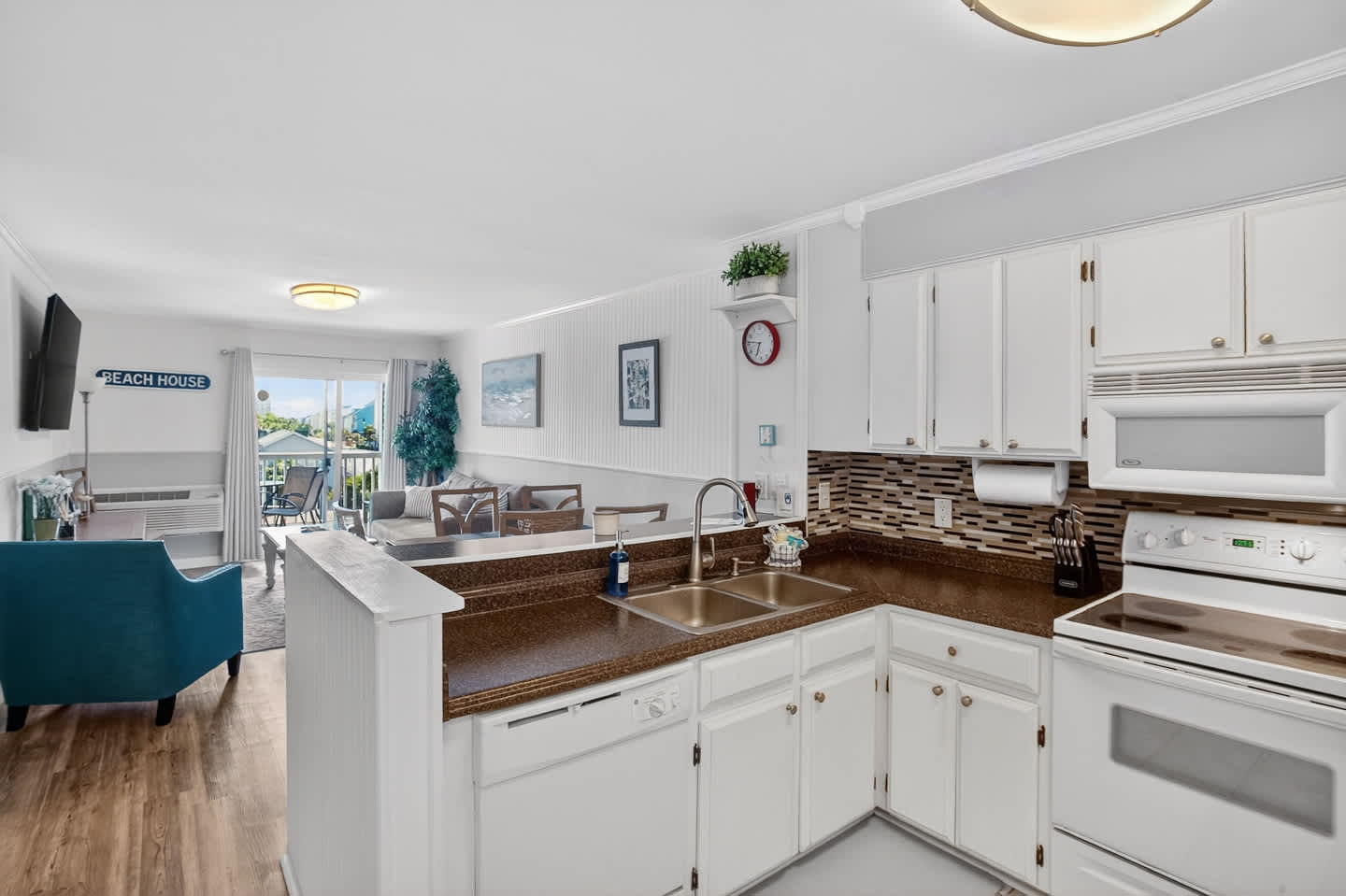 North Myrtle Beach 2BR condo Steps from Beach | Photo 17