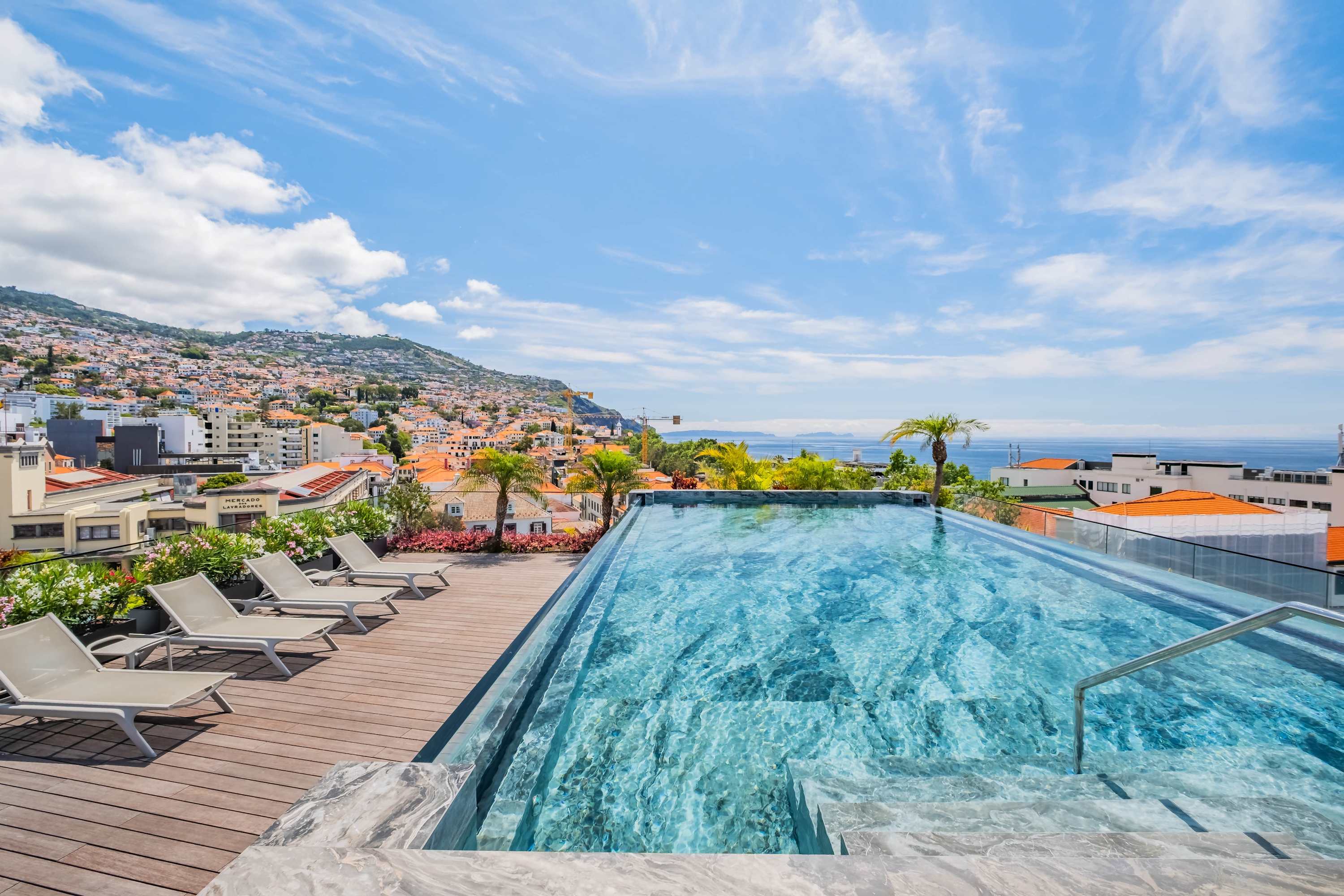 Luxury Garden Apartment at Savoy Insular