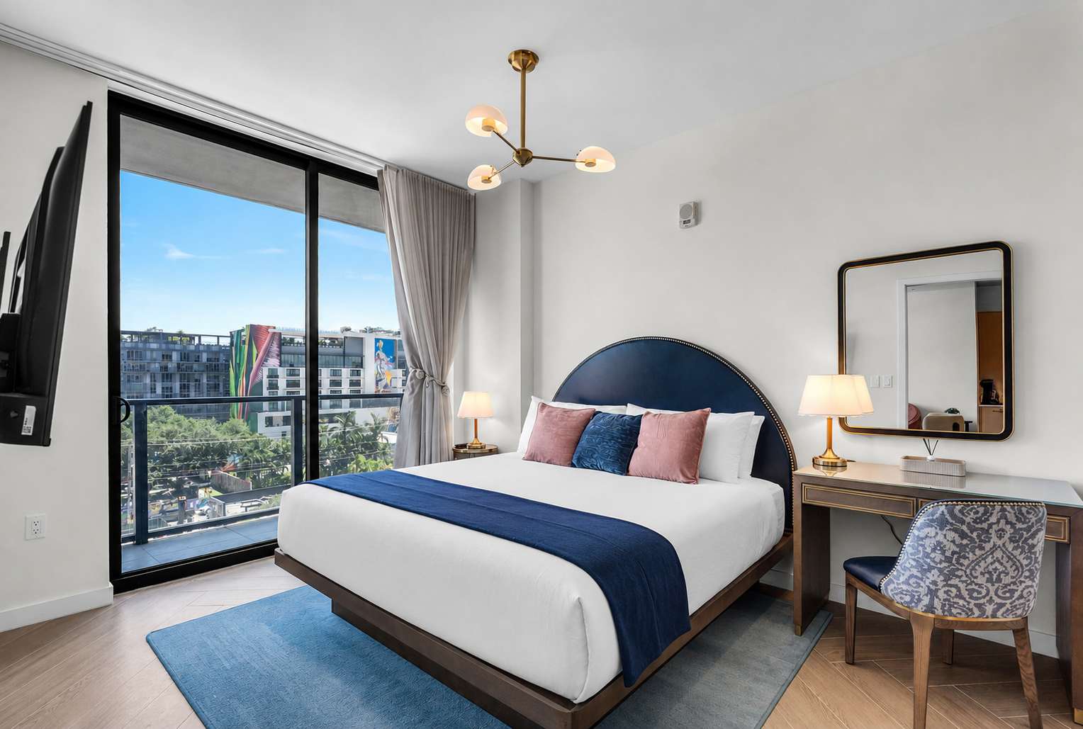 NoMad Wynwood  1 Bedroom King  Rooftop Pool & Bar