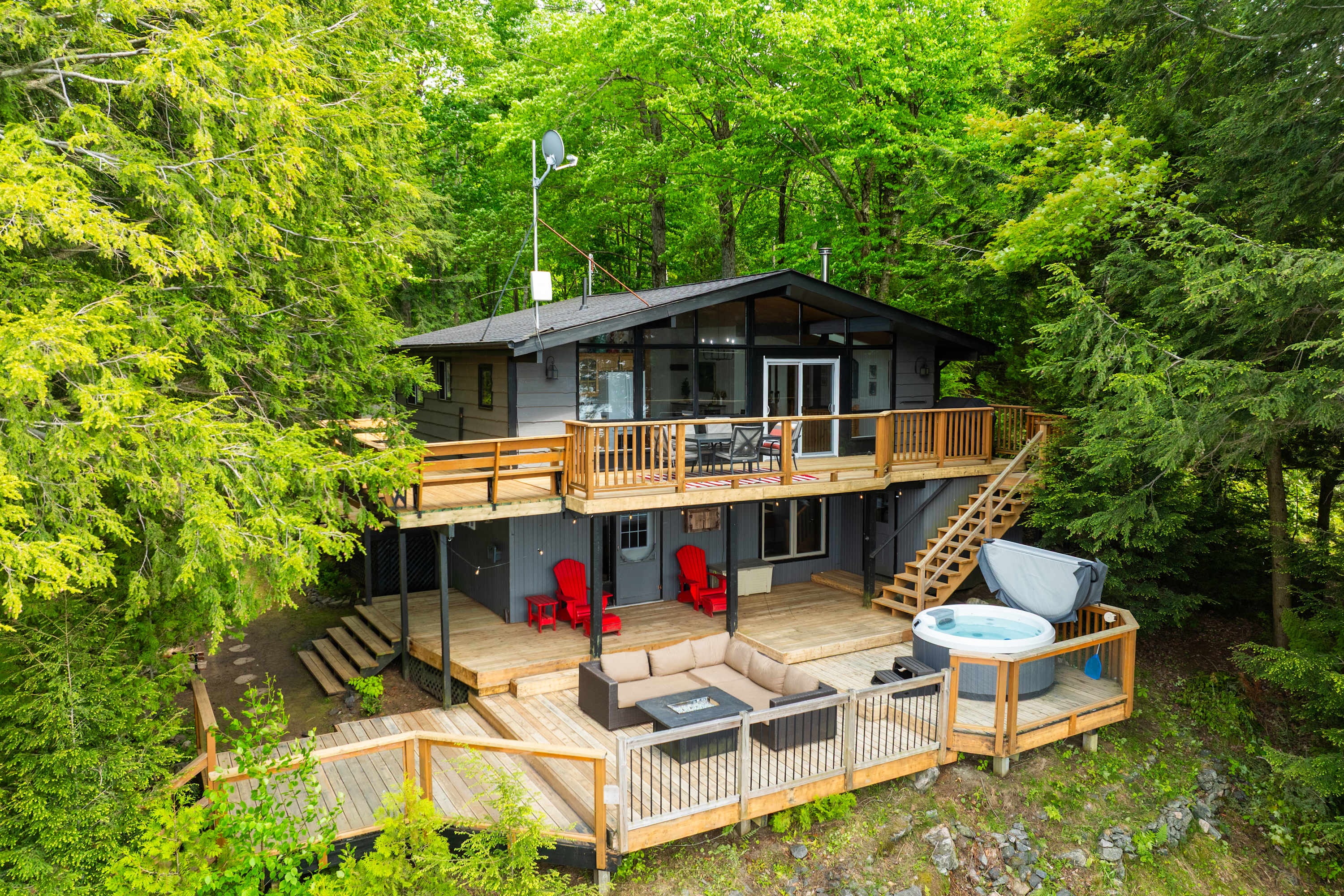 Alpine Lake House - Waterfront + Hot tub — Bala, Ontario — vacation rental