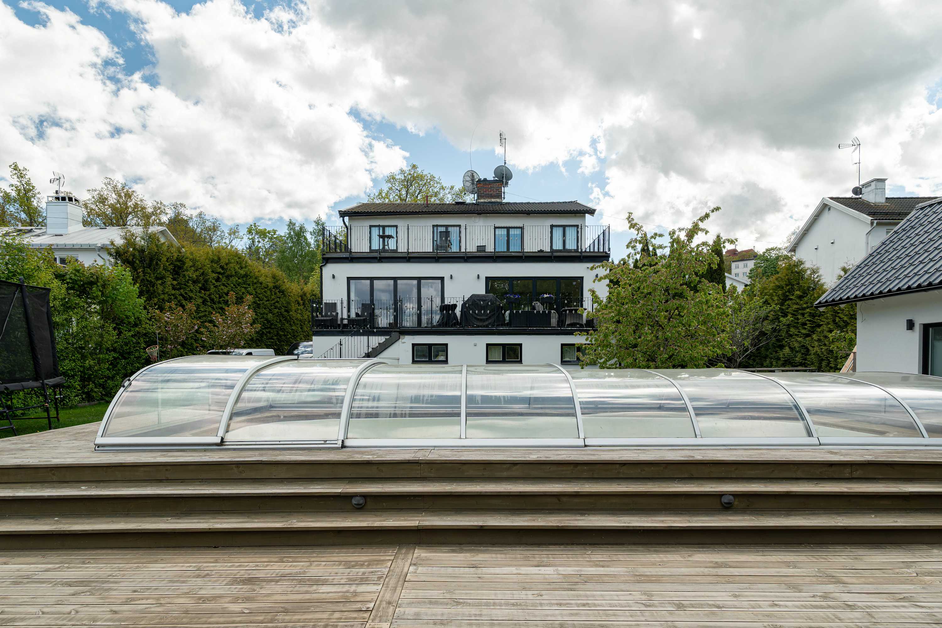 Luxury Villa Solna, Private Pool, Lake View, 300Sq
