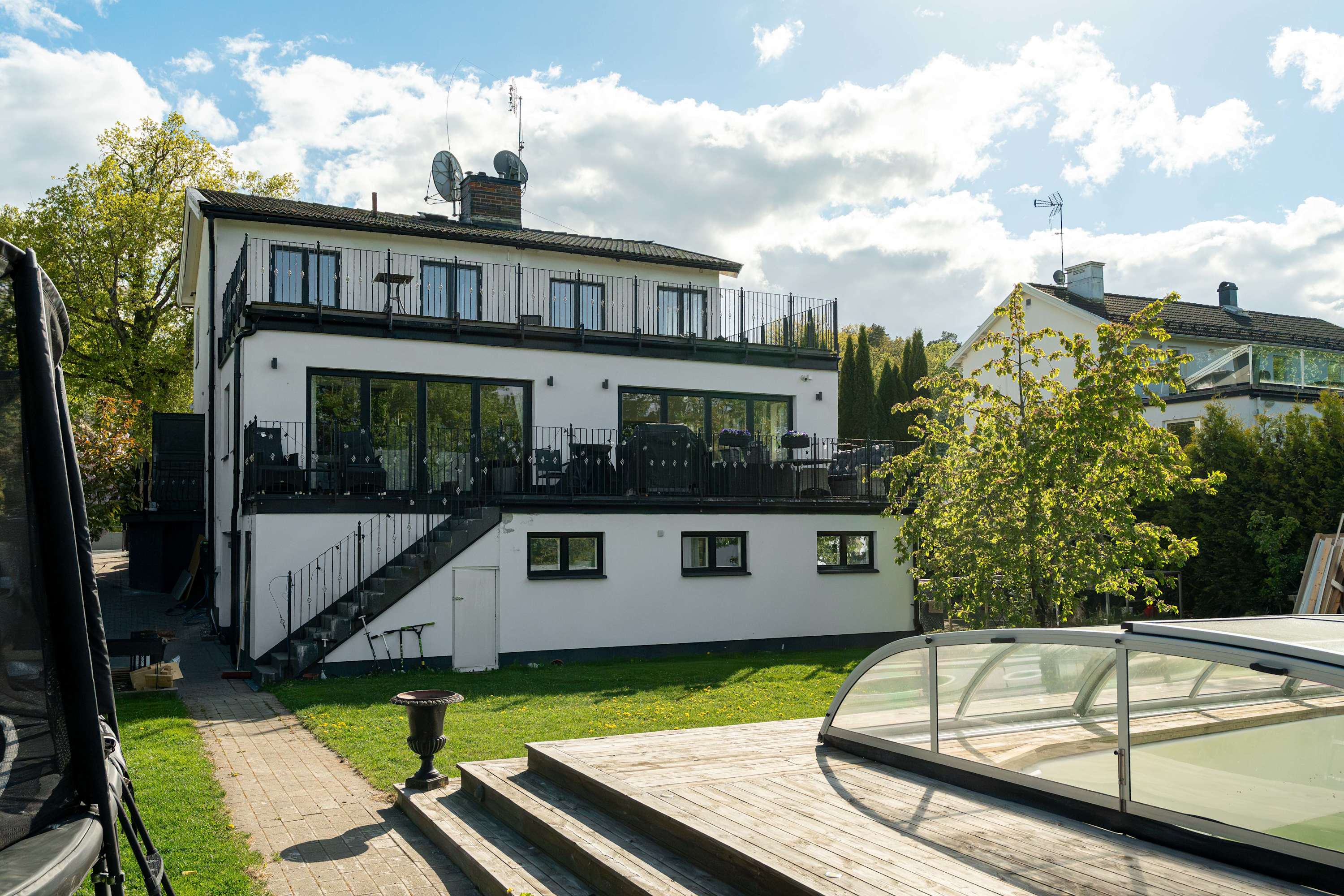 Luxury Villa Solna, Private Pool, Lake View, 300Sq