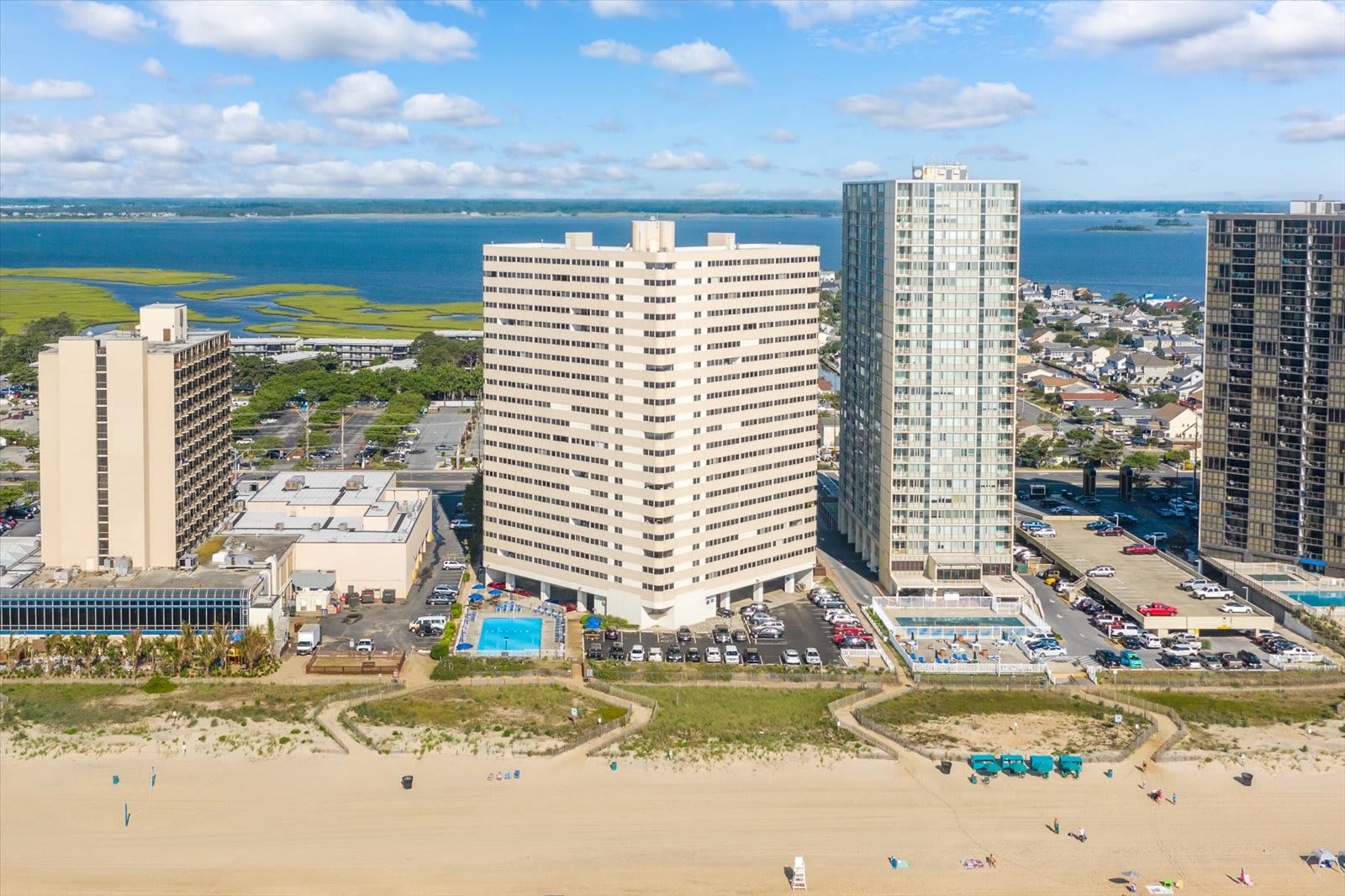 Beachfront Condo with Pool and Direct Beach Access