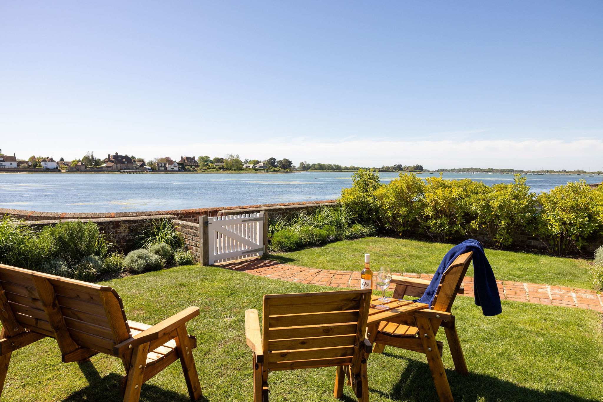 Bosham Getaway in Relaxed Seafront Luxury