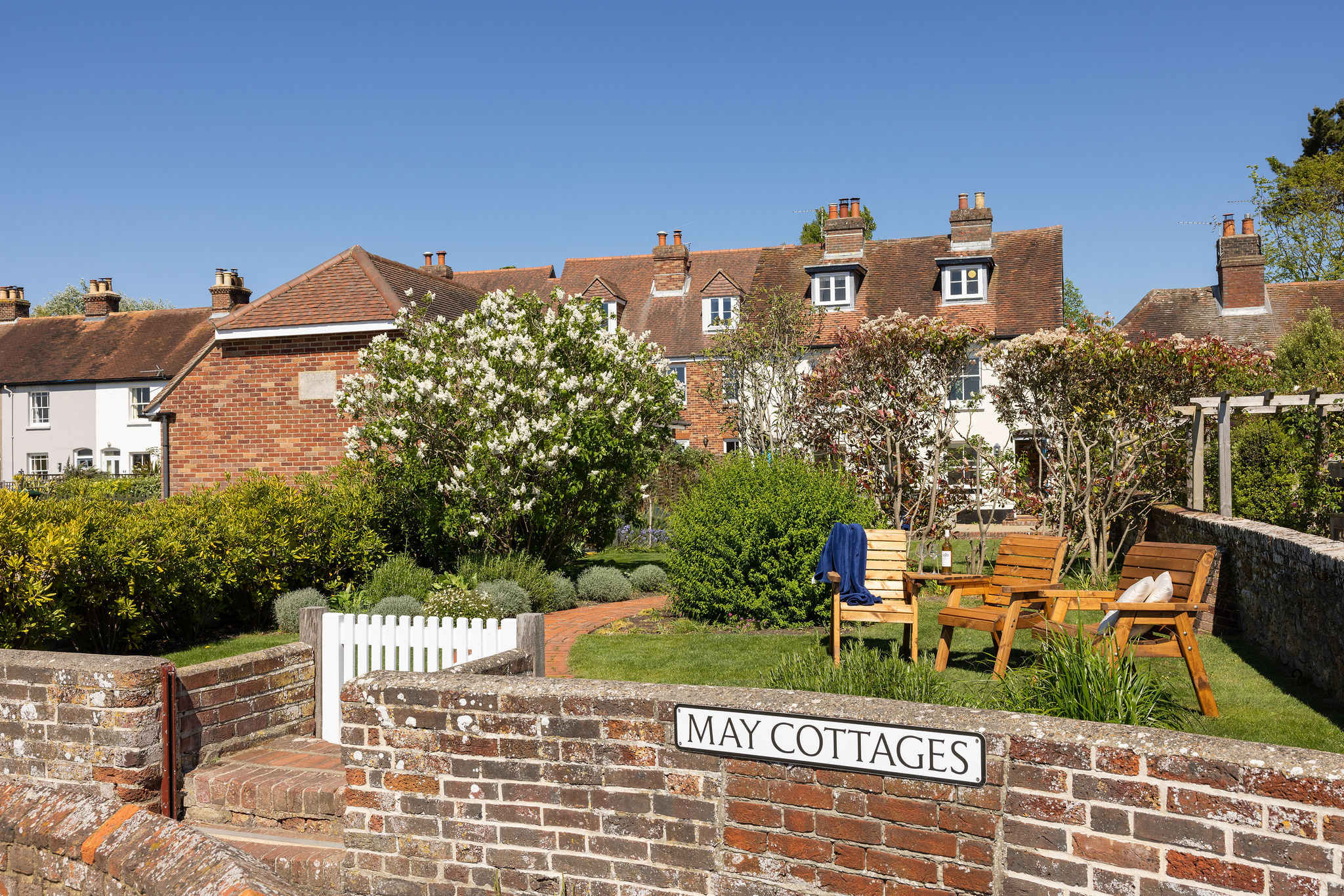 Beautiful front garden beside Bosham Channel
