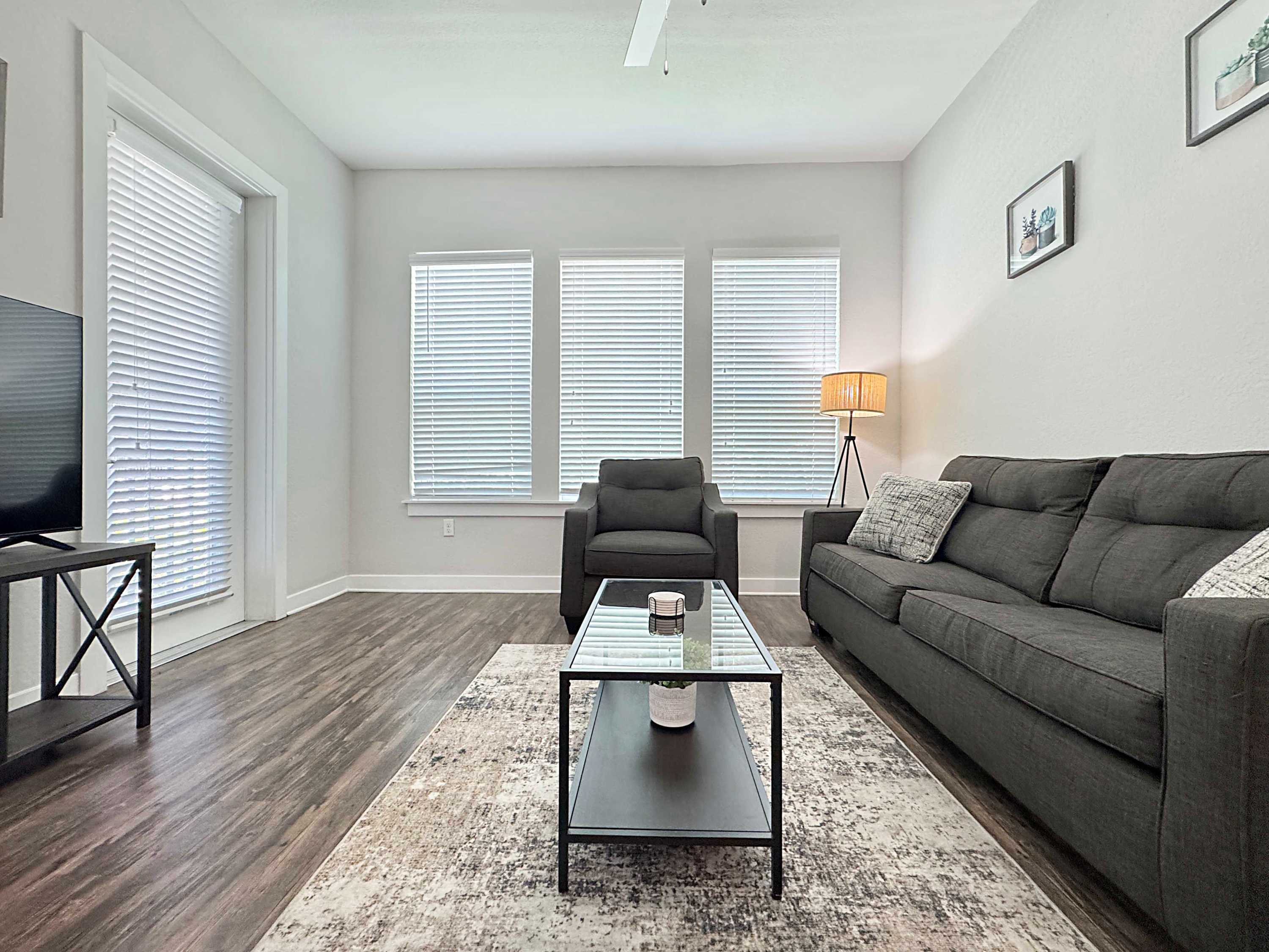 1st Floor in the Heart of Downtown, Pool Views