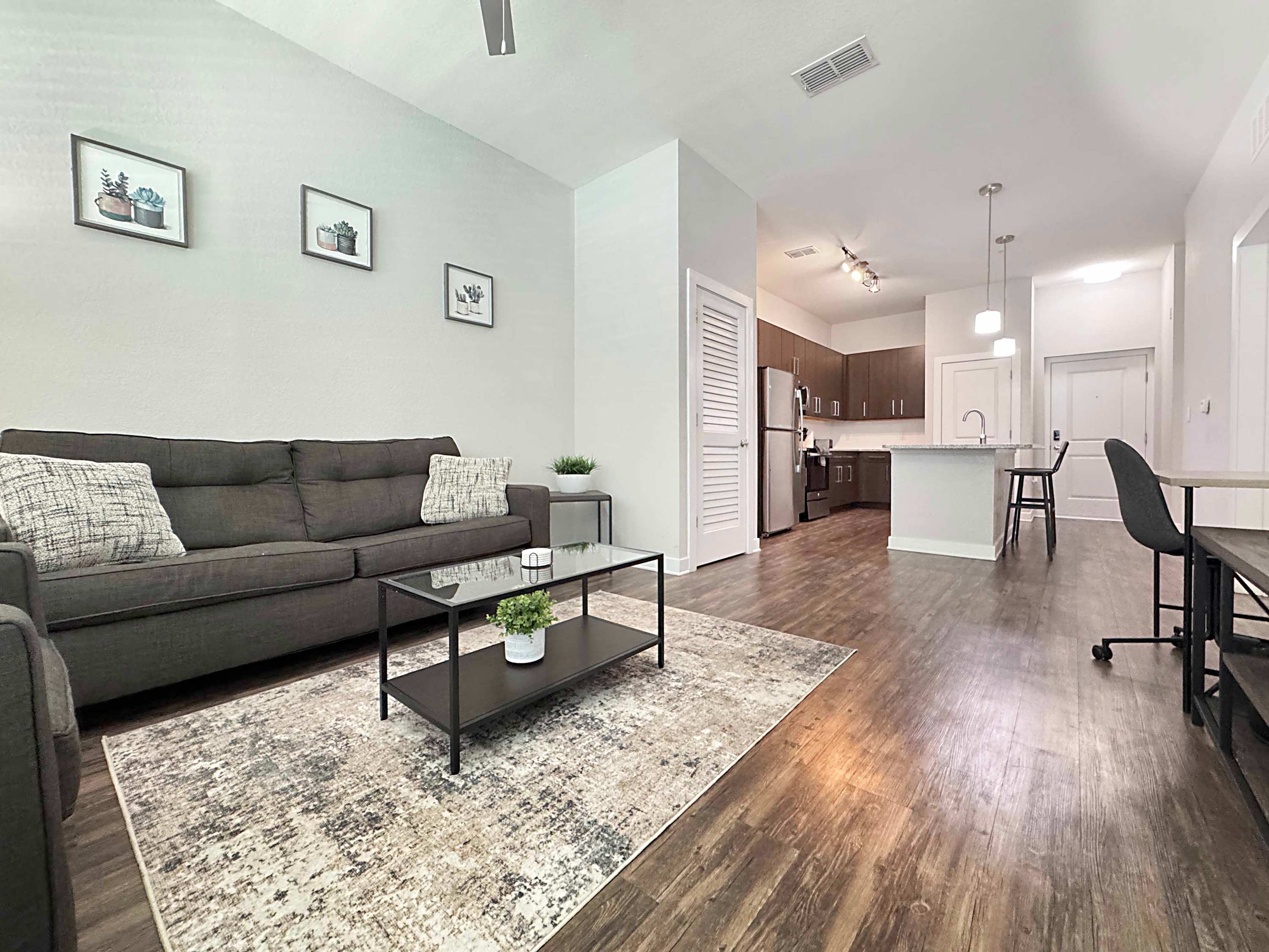 1st Floor in the Heart of Downtown, Pool Views