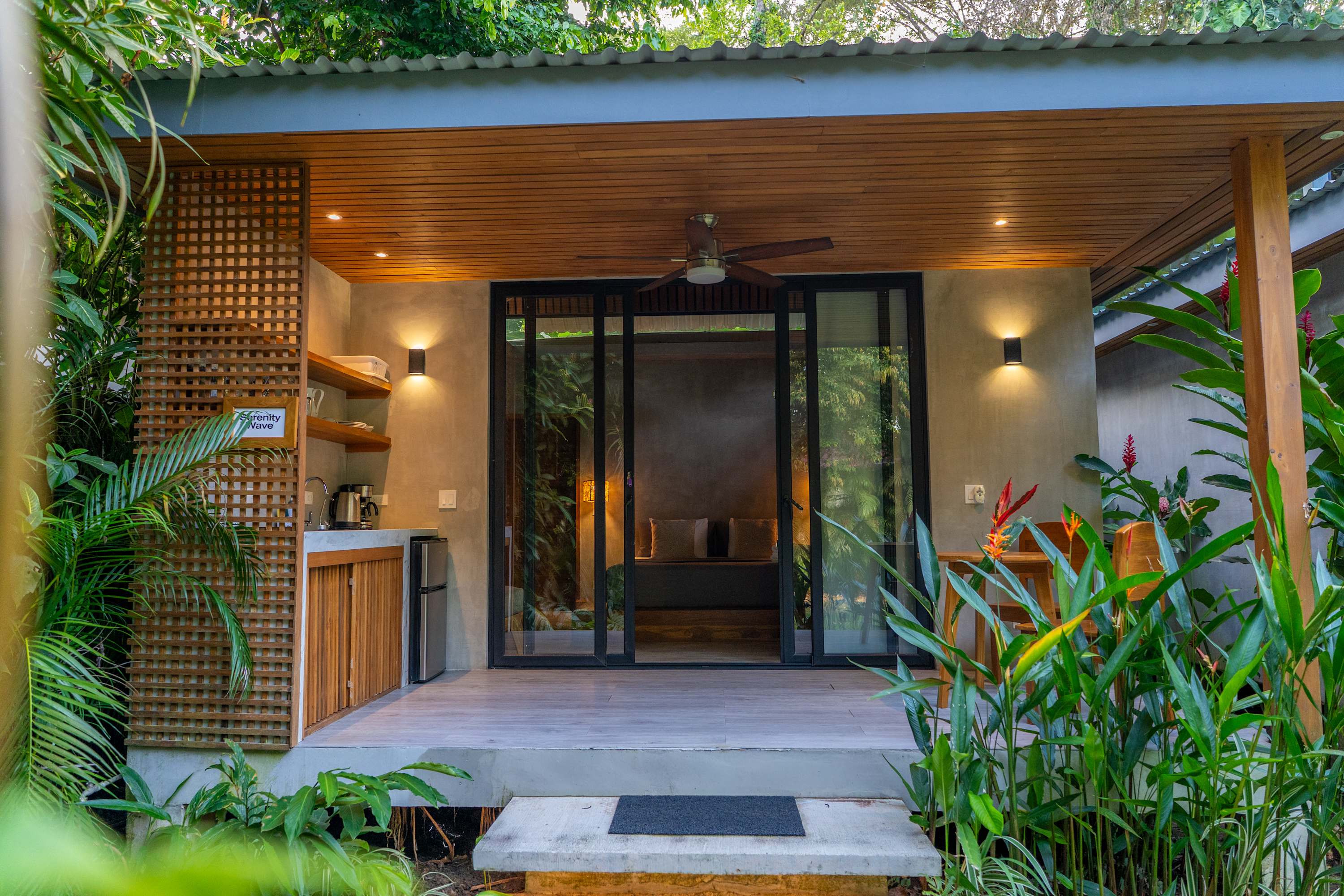 Serenity Wave Bungalow Beach & Jungle Escape + AC
