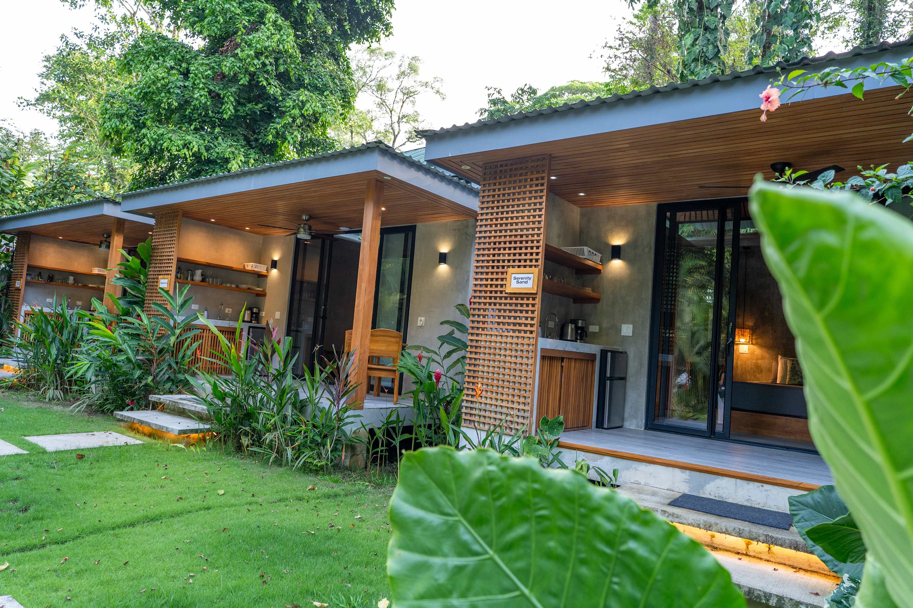 Serenity Wave Bungalow Beach & Jungle Escape + AC