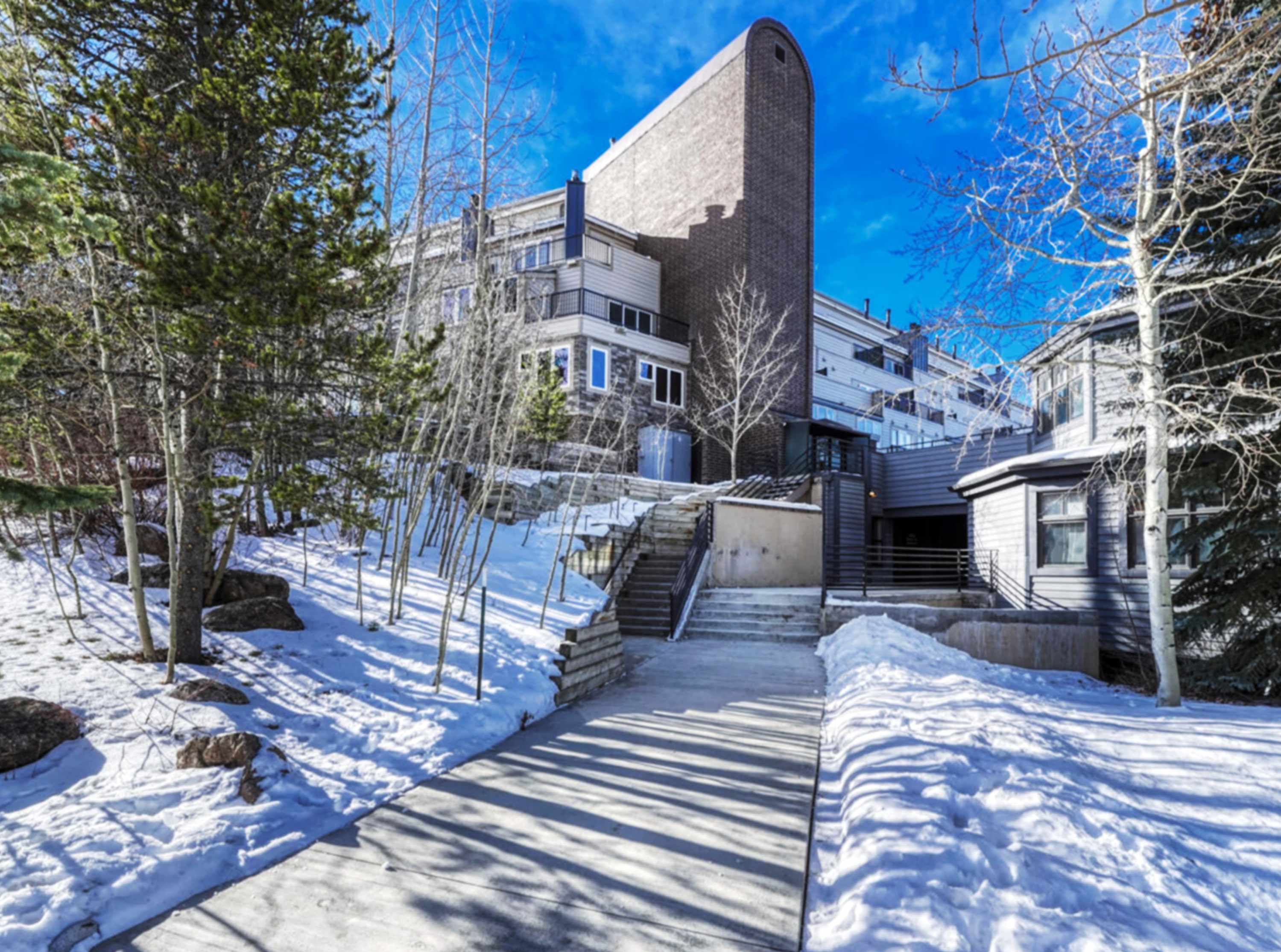 Welcome to Crestview Place 303!​