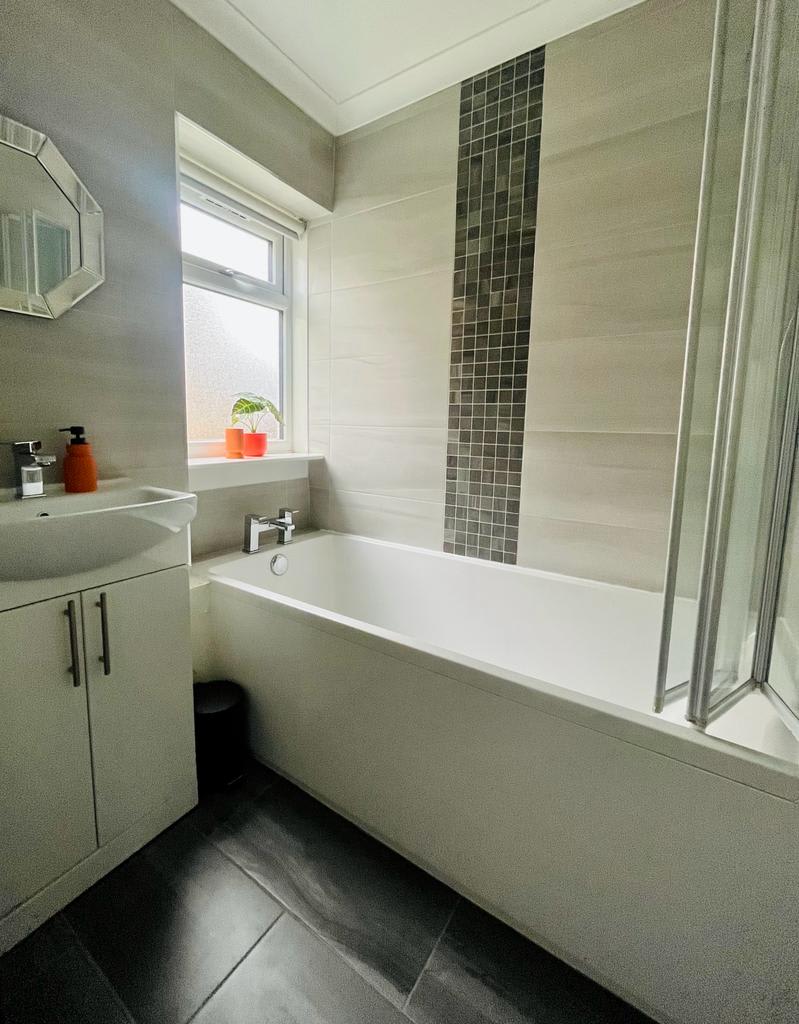 2 Bedroom Apartment in Convenient location in Chirnside Road 164 G52 2LQ - Property image 10 - VivreStays