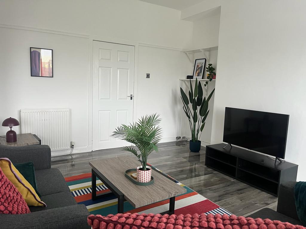 2 Bedroom Apartment in Convenient location in Chirnside Road 164 G52 2LQ - Property image 4 - VivreStays