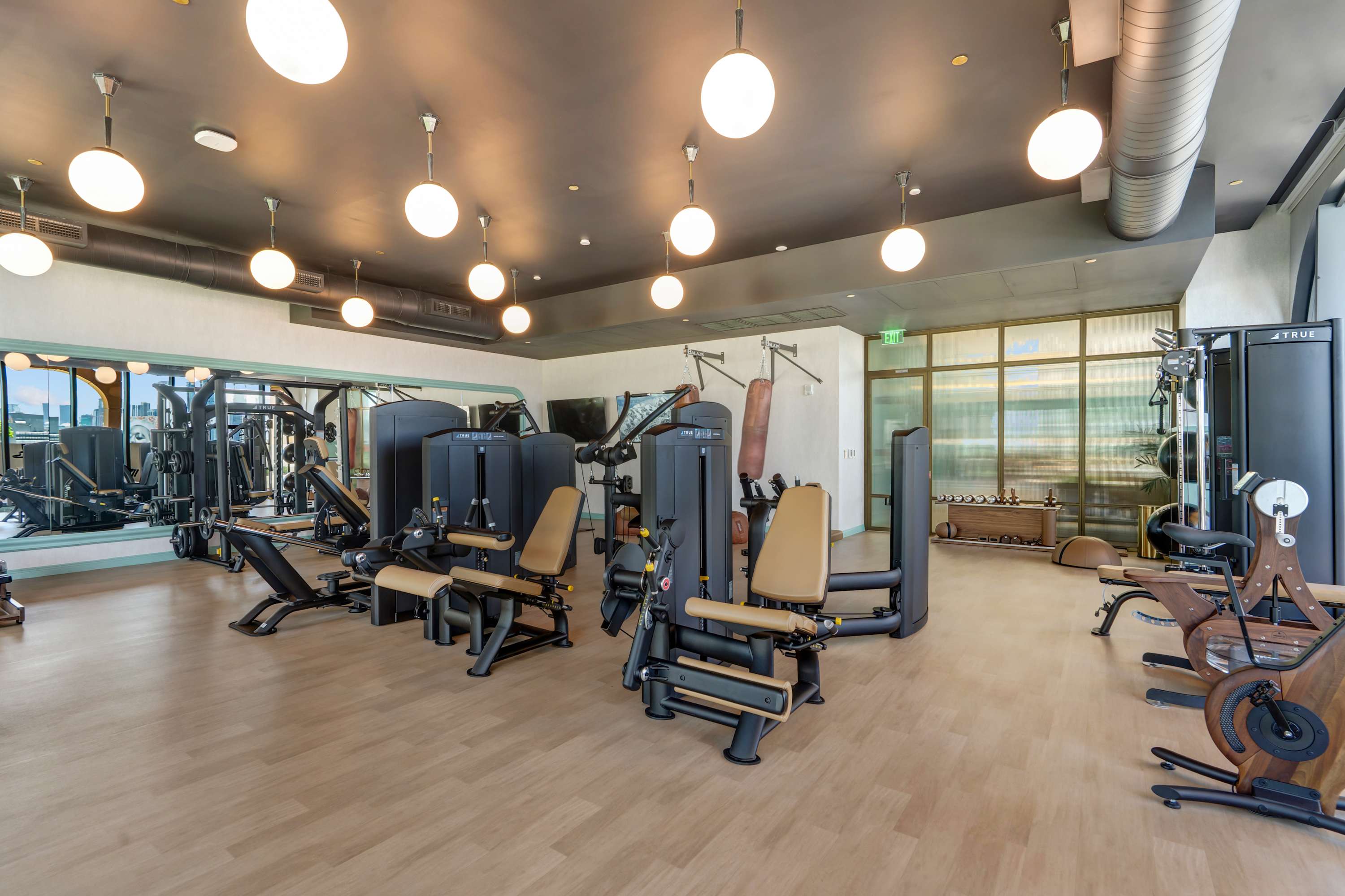 Miami Condo plus Den | RoofPool & Best Location
