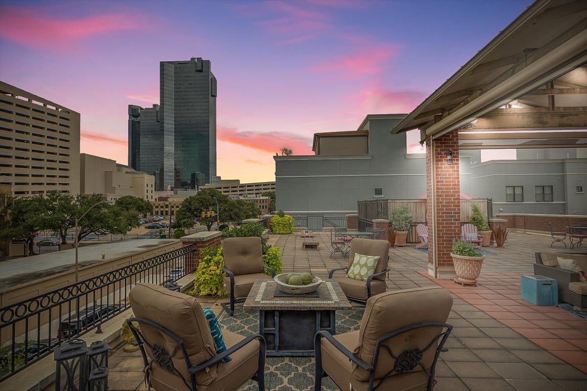 Granger Ft Worth - Huge rooftop deck & city views 2