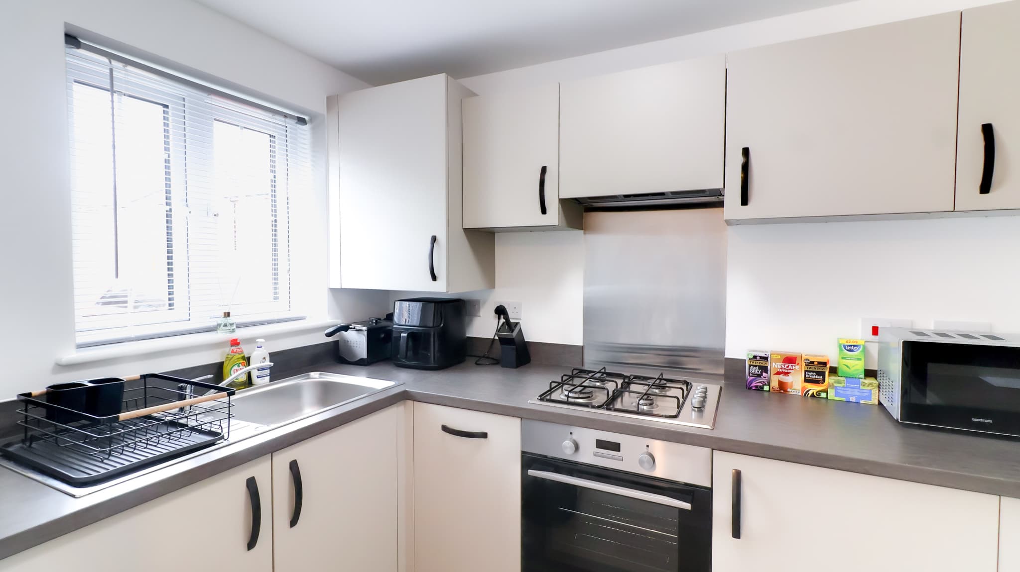 Modern Home In Stockton-on-Tees, Parking & WiFi in Yarm Back Lane TS21 1AU - Property image 4 - VivreStays