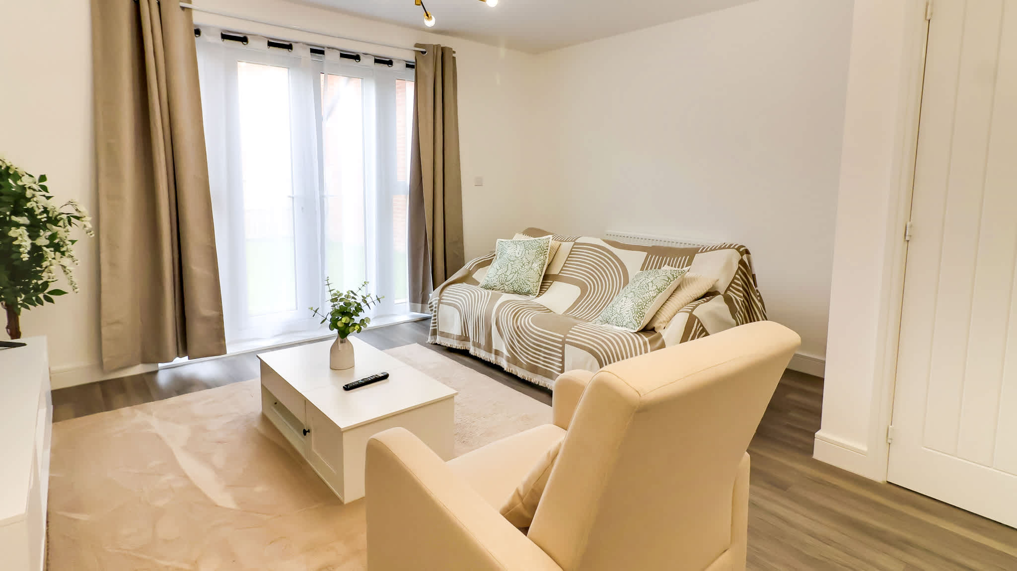 Modern Home In Stockton-on-Tees, Parking & WiFi in Yarm Back Lane TS21 1AU - Property image 9 - VivreStays
