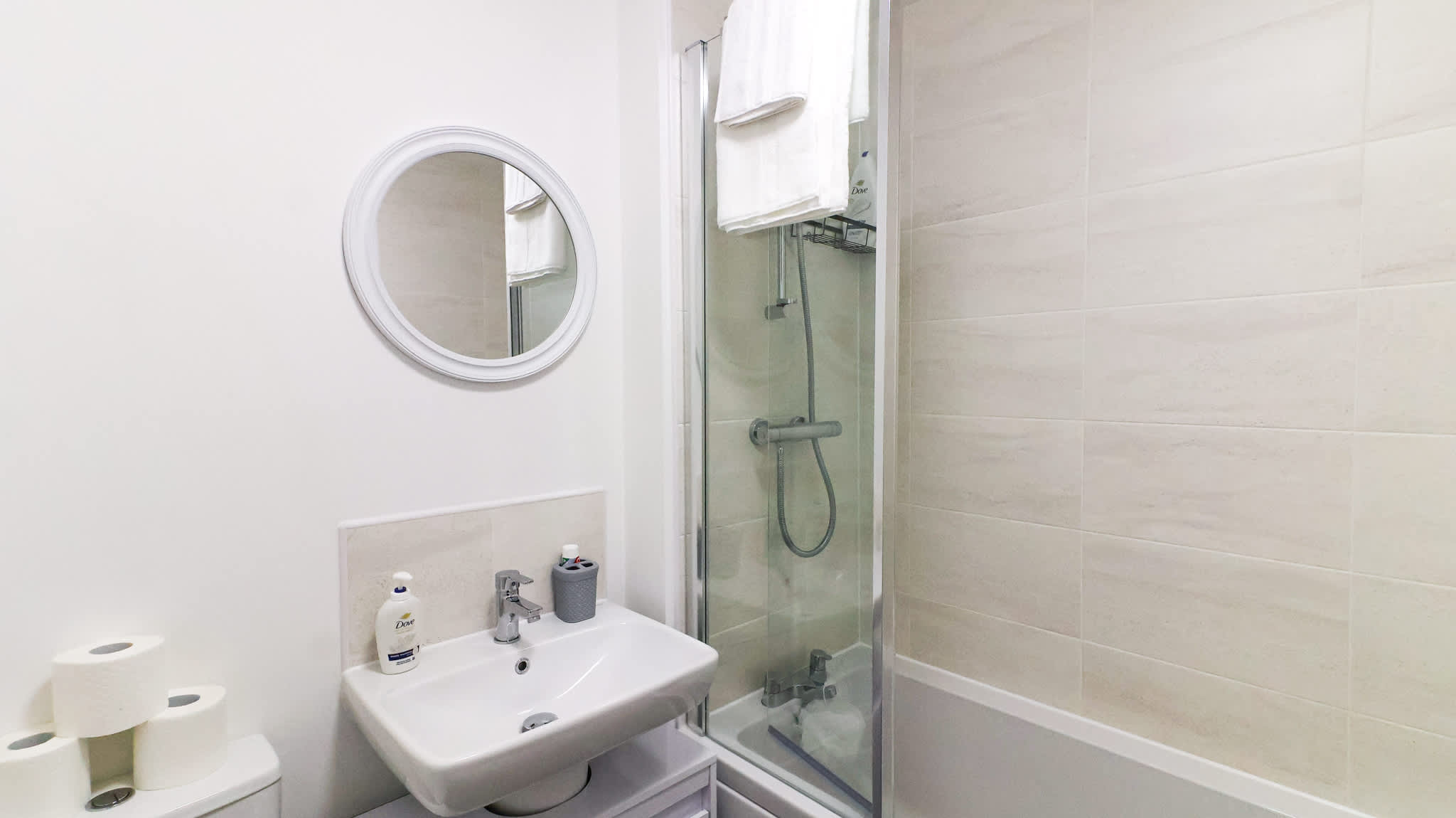 Modern Home In Stockton-on-Tees, Parking & WiFi in Yarm Back Lane TS21 1AU - Property image 16 - VivreStays