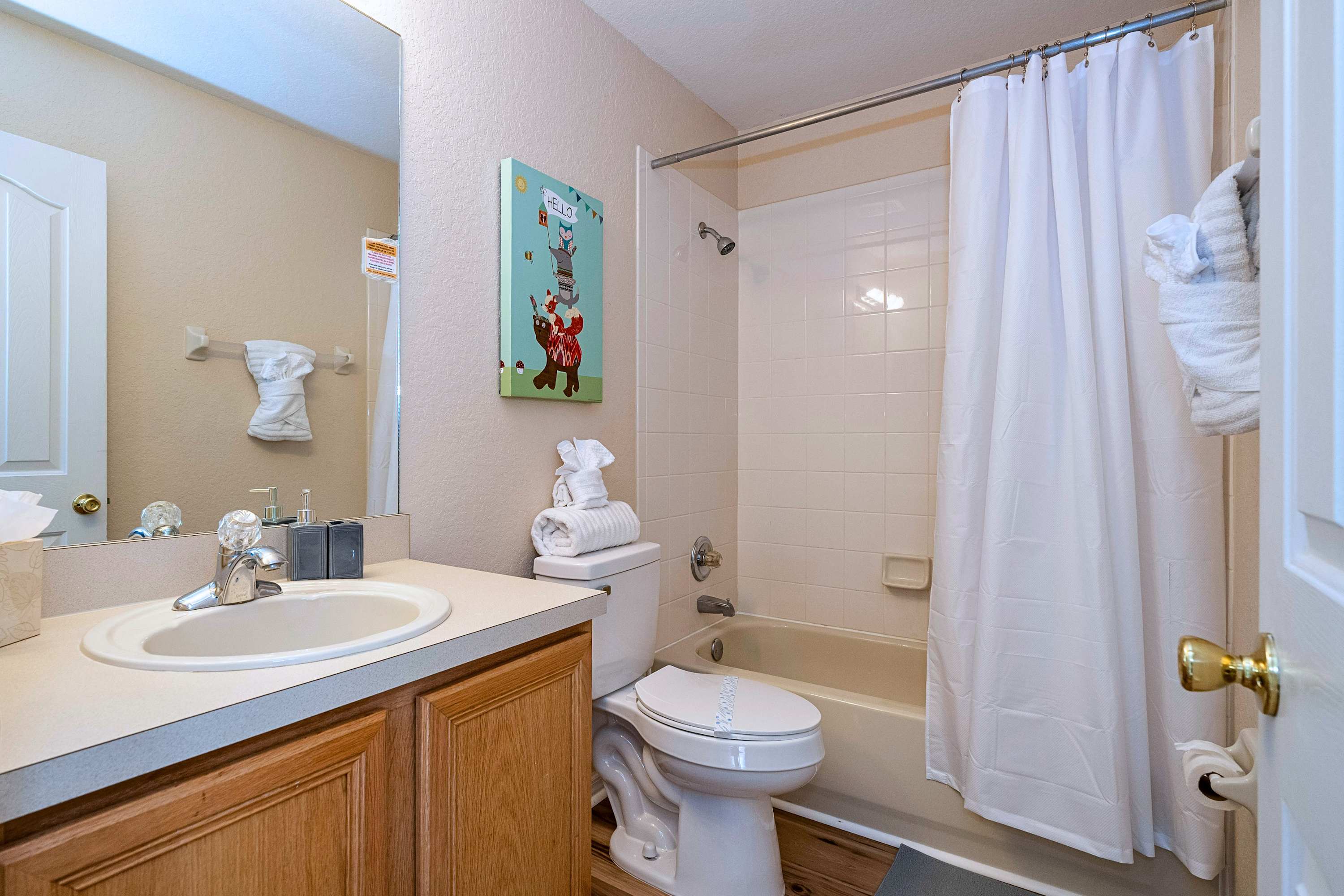 Spacious Family Home Near Disney with Parking | Photo 27