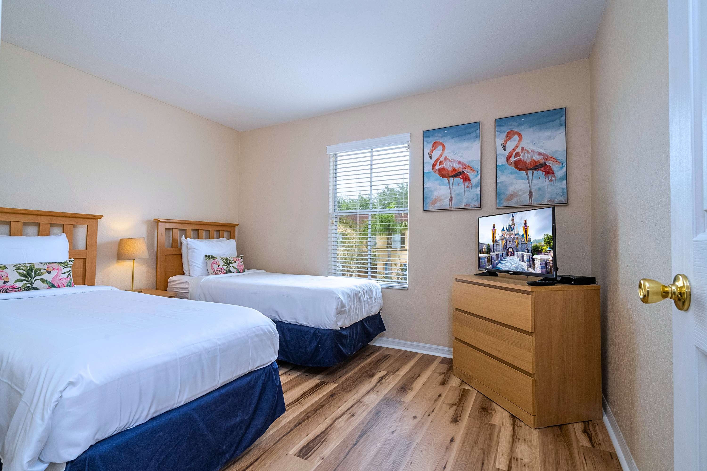Spacious Family Home Near Disney with Parking | Photo 28