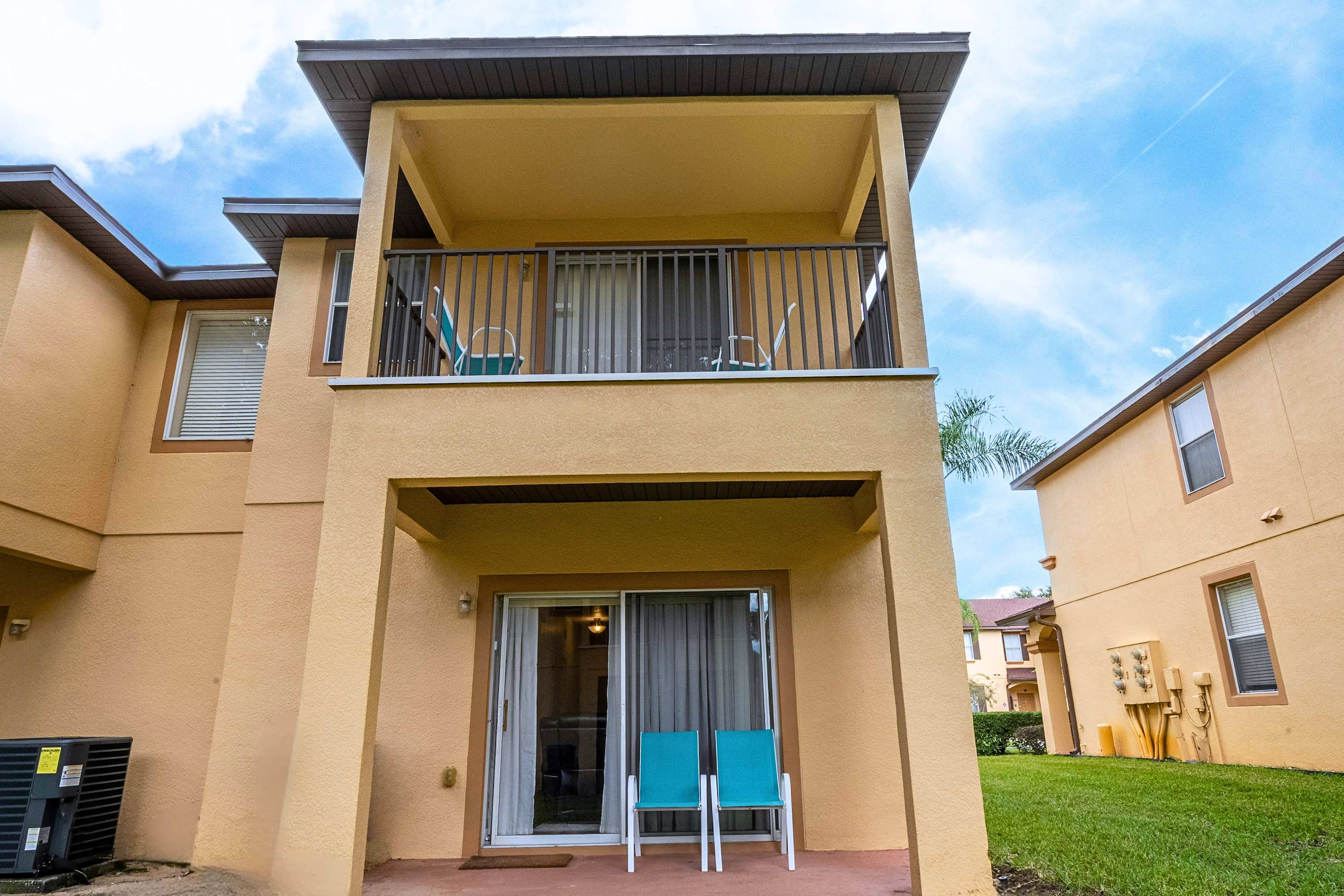 Spacious Family Home Near Disney with Parking | Photo 6