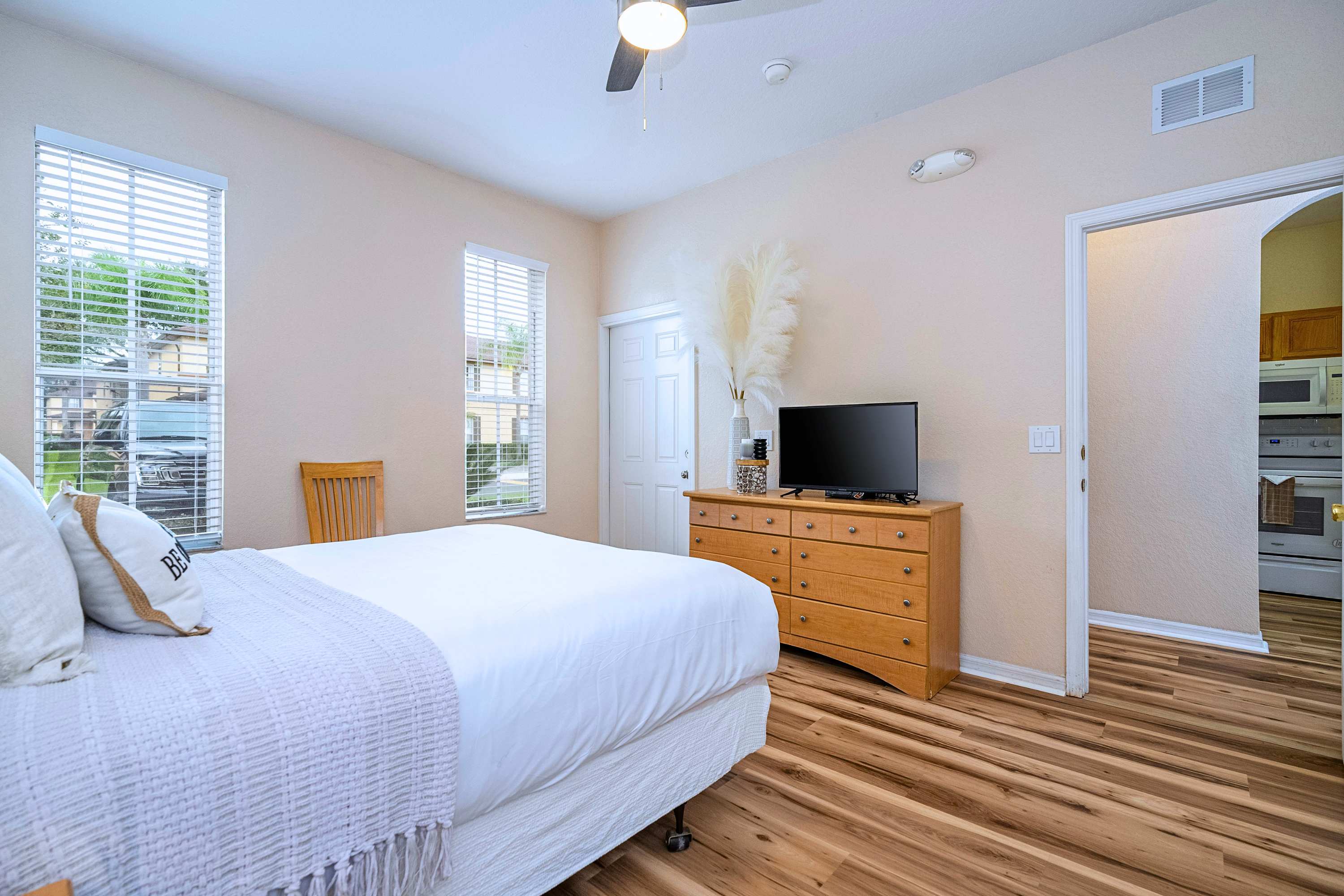Spacious Family Home Near Disney with Parking | Photo 33