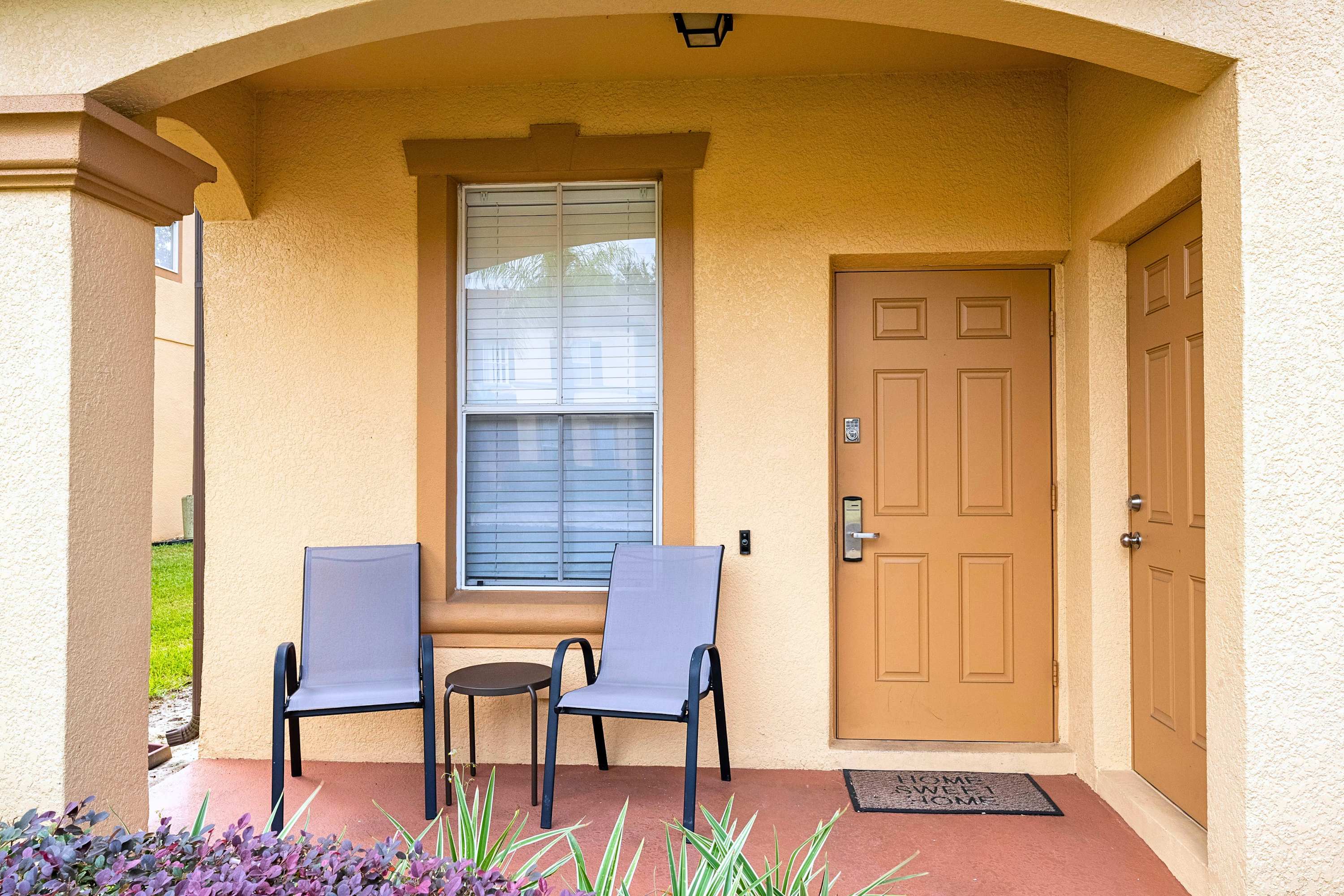 Spacious Family Home Near Disney with Parking | Photo 36